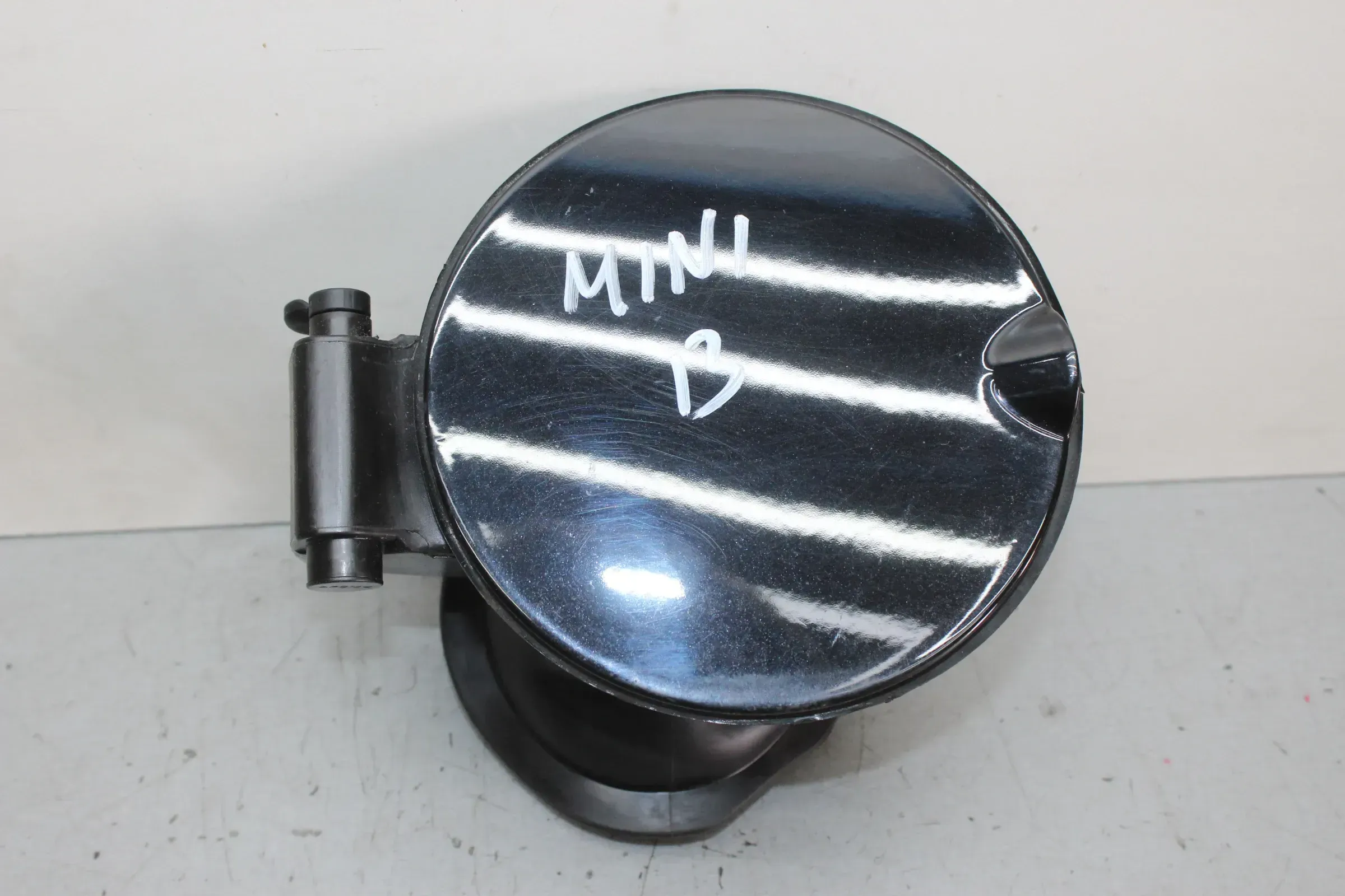 Tankklappe Tank Deckel 7190623 Schwarz, Midnight Black MINI Cooper R58 Bj.13 - Bild 1