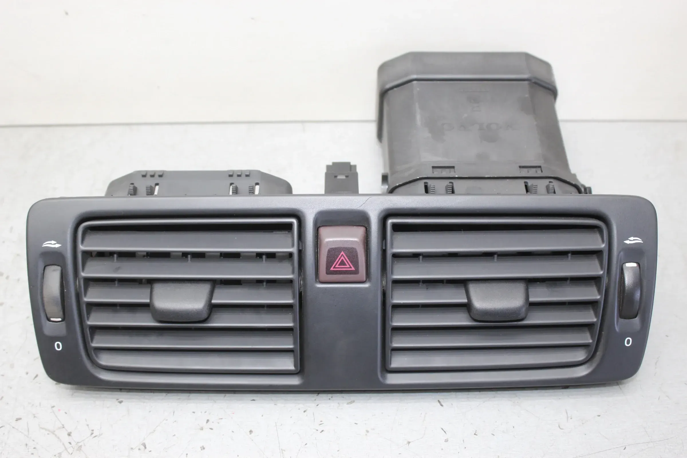 Luftdüse Lüftergitter mitte Warnblinkschalter 30739296 Volvo V50 Bj.06 - Bild 1
