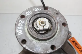 Achsschenkel Radnabe vorne links Mercedes Sprinter W902 216 CDi Bj.00 - Bild 2