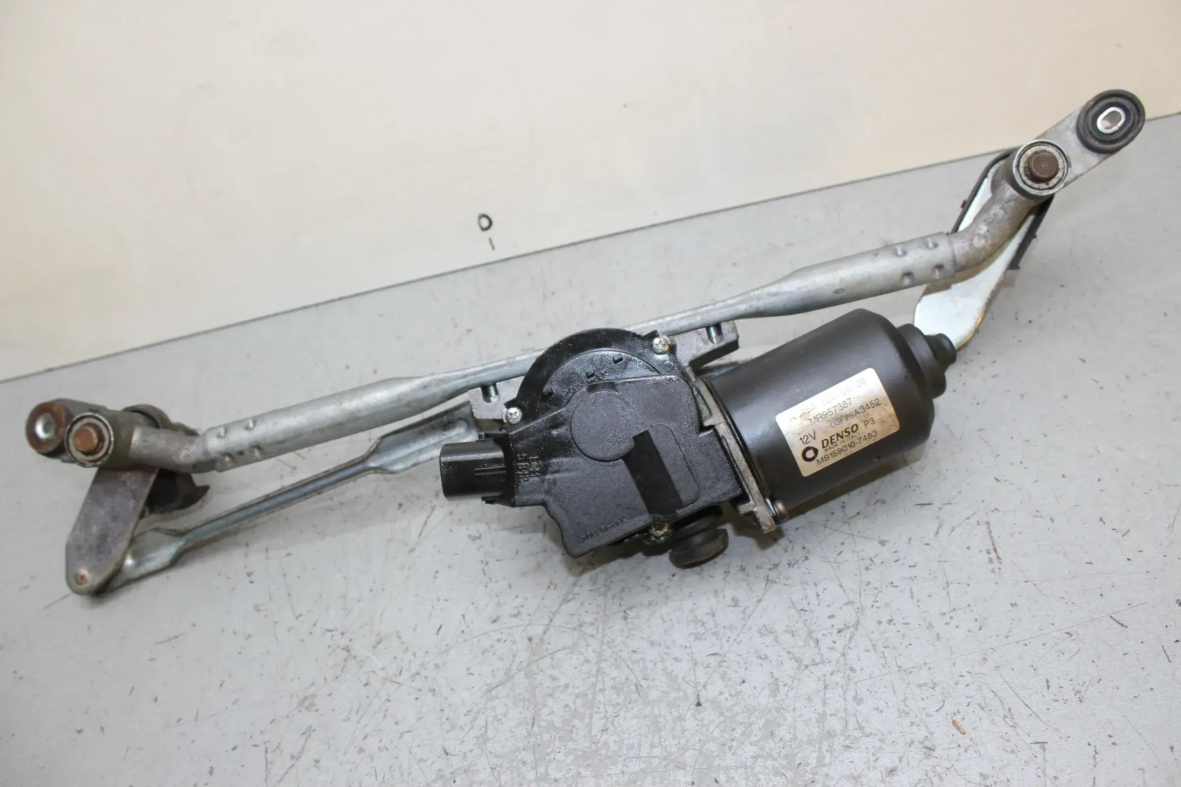 Wischermotor mit Gestänge vorne A4548200008 MR957387 Smart Forfour 454 Bj.04 - Bild 1