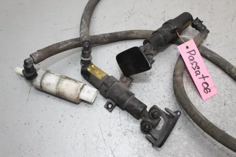 Background image for Scheinwerferreinigung SRA Anlage Wischwasserdüse Abdeckung VW Passat 3C B6 Bj.06
