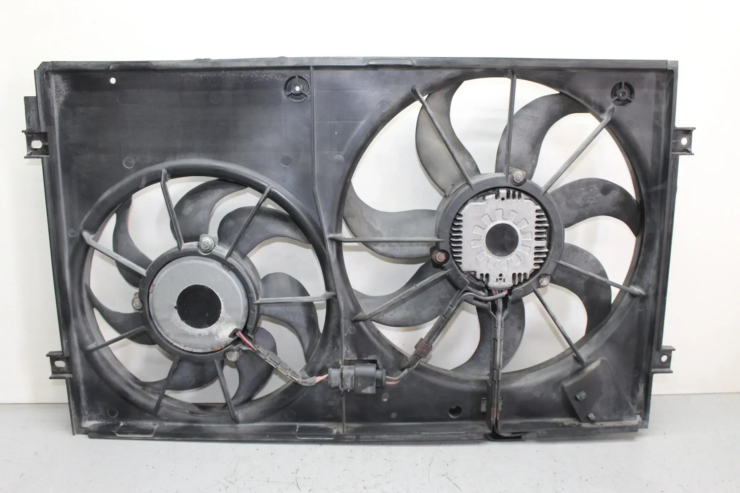 Kühlerlüfter Lüftermotor Lüfter 1K0121207T VW Passat 3C 1.9 TDI Bj.06 - Bild 1