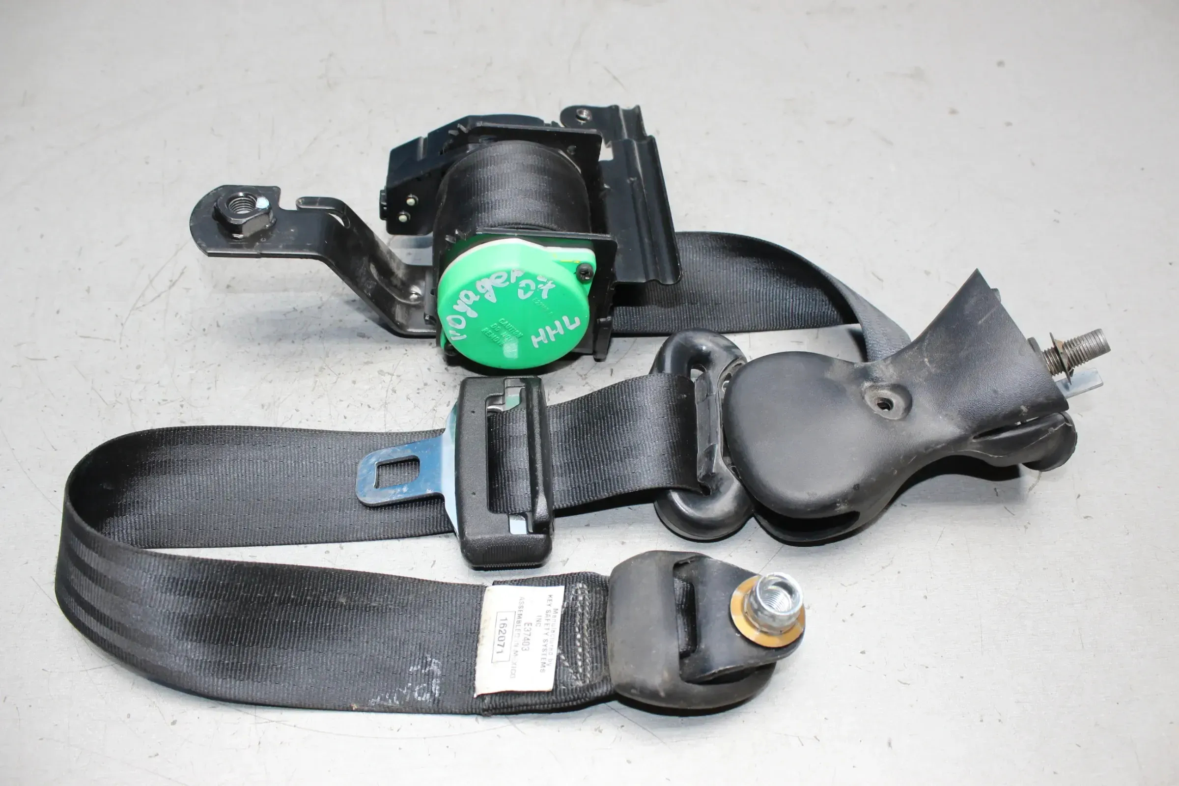 Sicherheitsgurt Gurt hinten links 3-te Reihe Chrysler Voyager IV RG GY Bj.07 - Bild 1