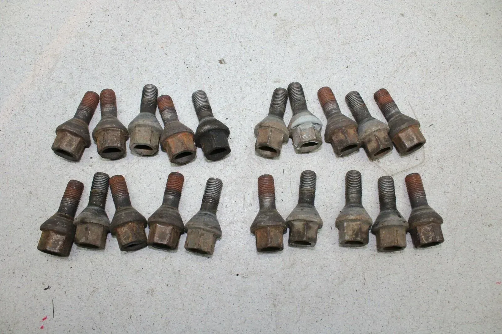 Peugeot Boxer Kasten Bj.08 20 stk. Radbolzen Radschraub​en SW 21 mm - Bild 1