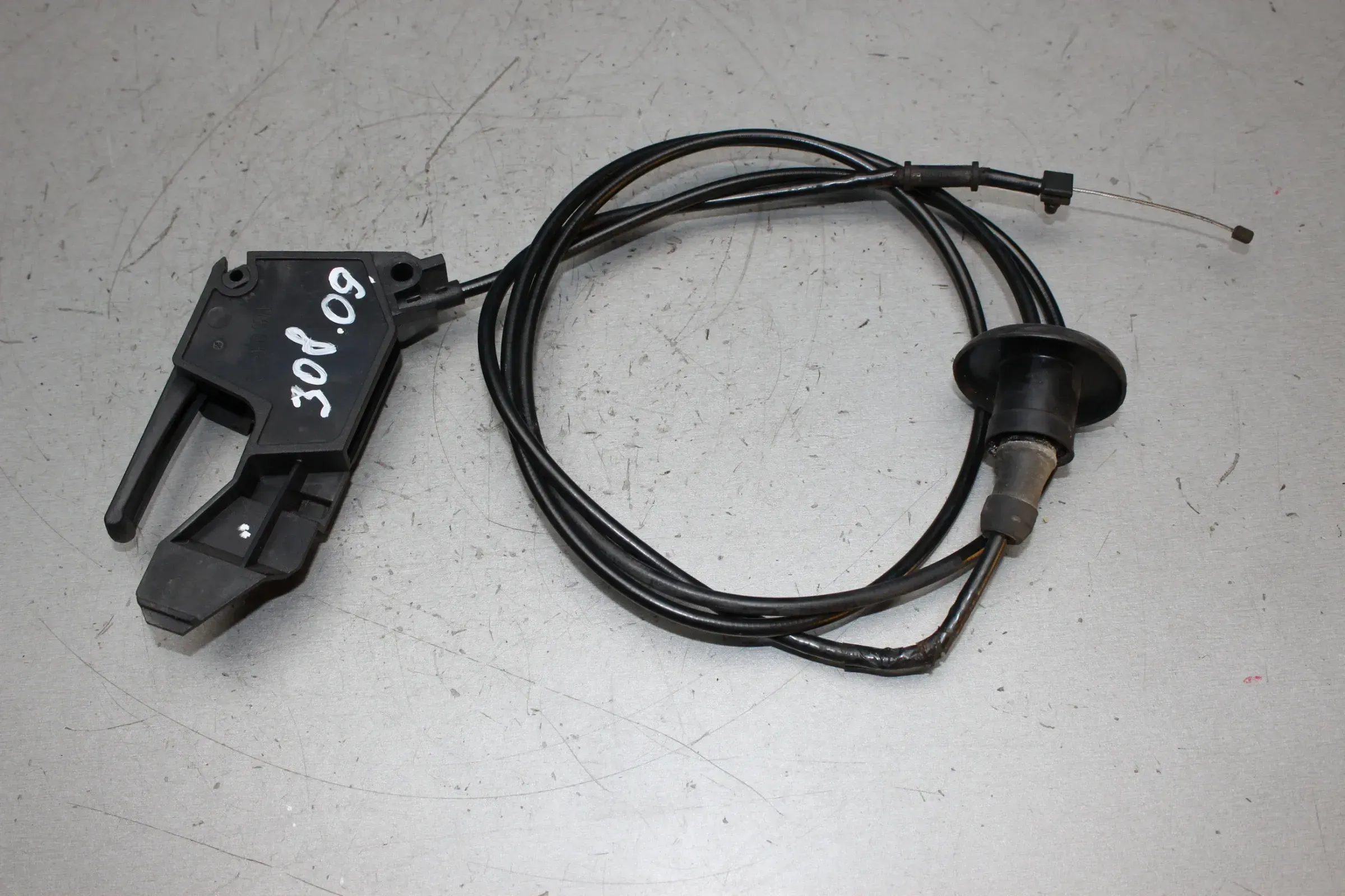 Motorhaubenöffner Griff Öffner Seilzug Seil Peugeot 308 SW I Bj.09 - Bild 1