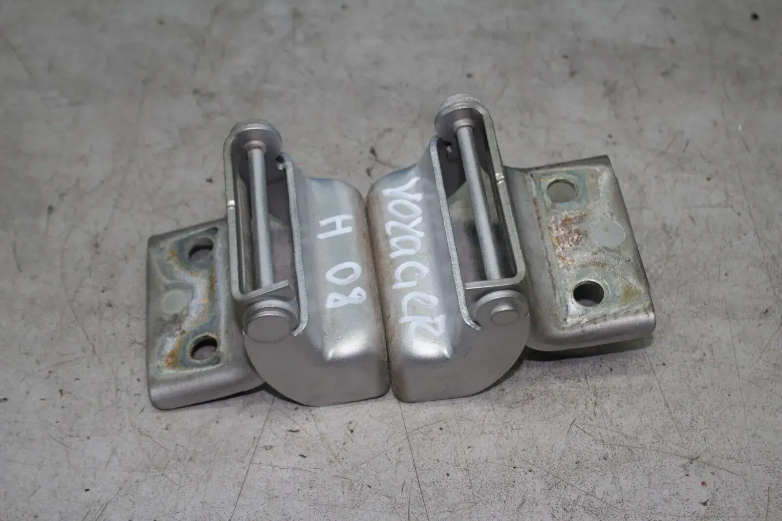 2x Scharnier Heckklappe links rechts Silber Chrysler Voyager IV RG GY Bj.08 - Bild 1