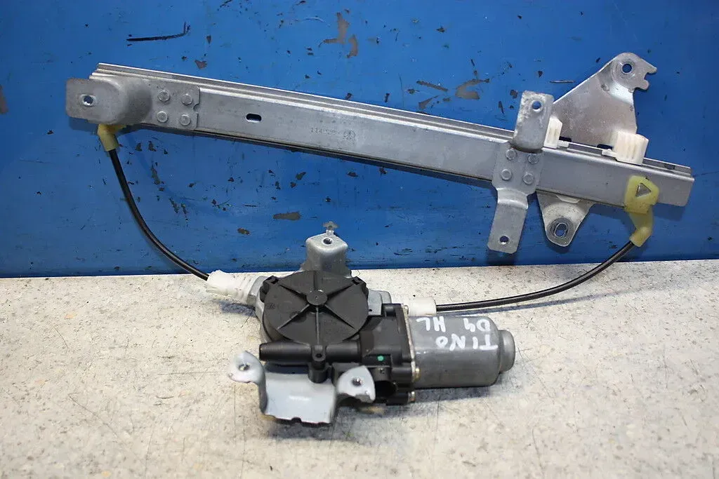 Nissan Almera Tino V10 Bj.04 el. Fensterheber Motor hinten links 400601T9 - Bild 1