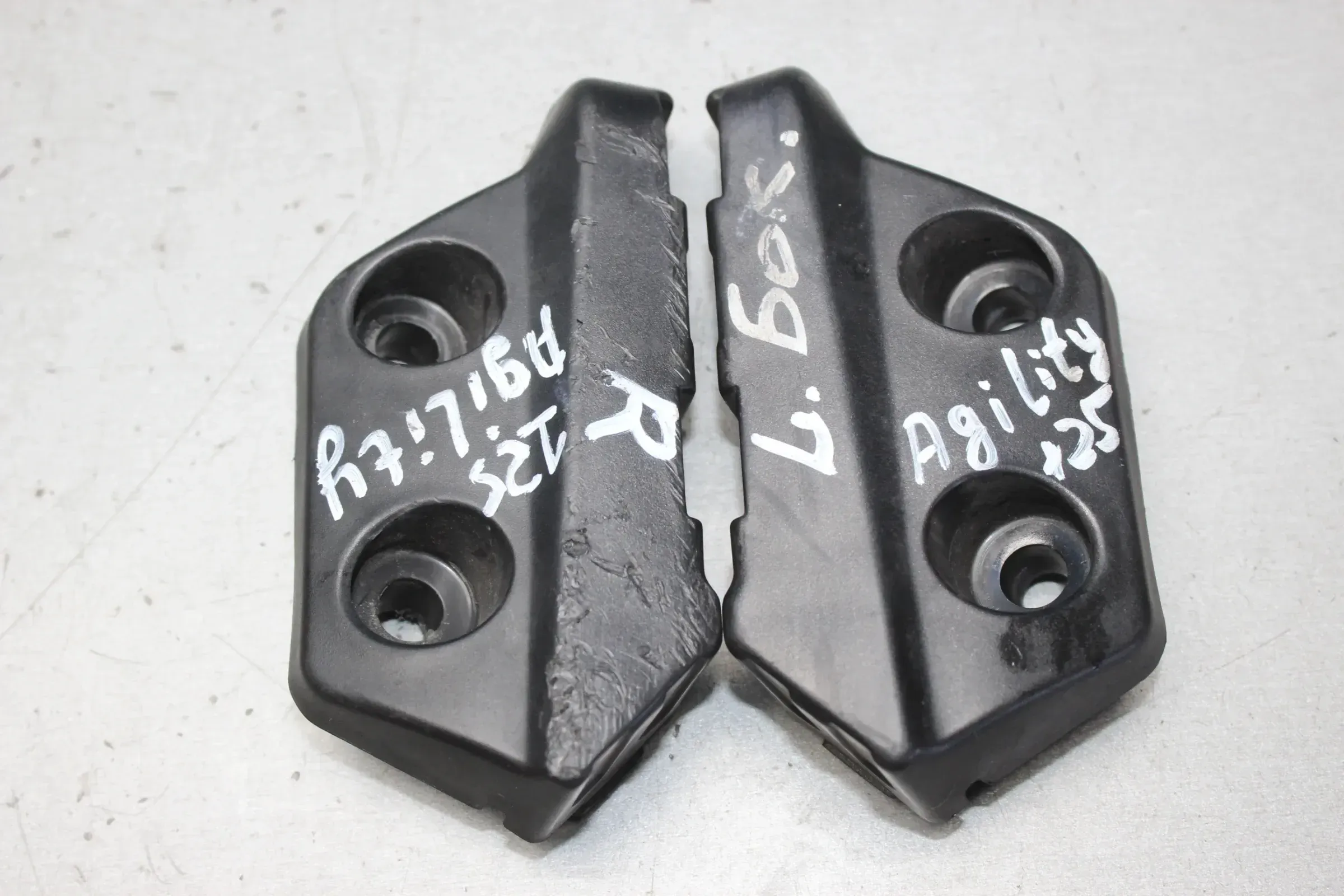 2x Sturzpads Schützer links und rechts für Roller Agility 125 City R16 CK125T-7C - Bild 1