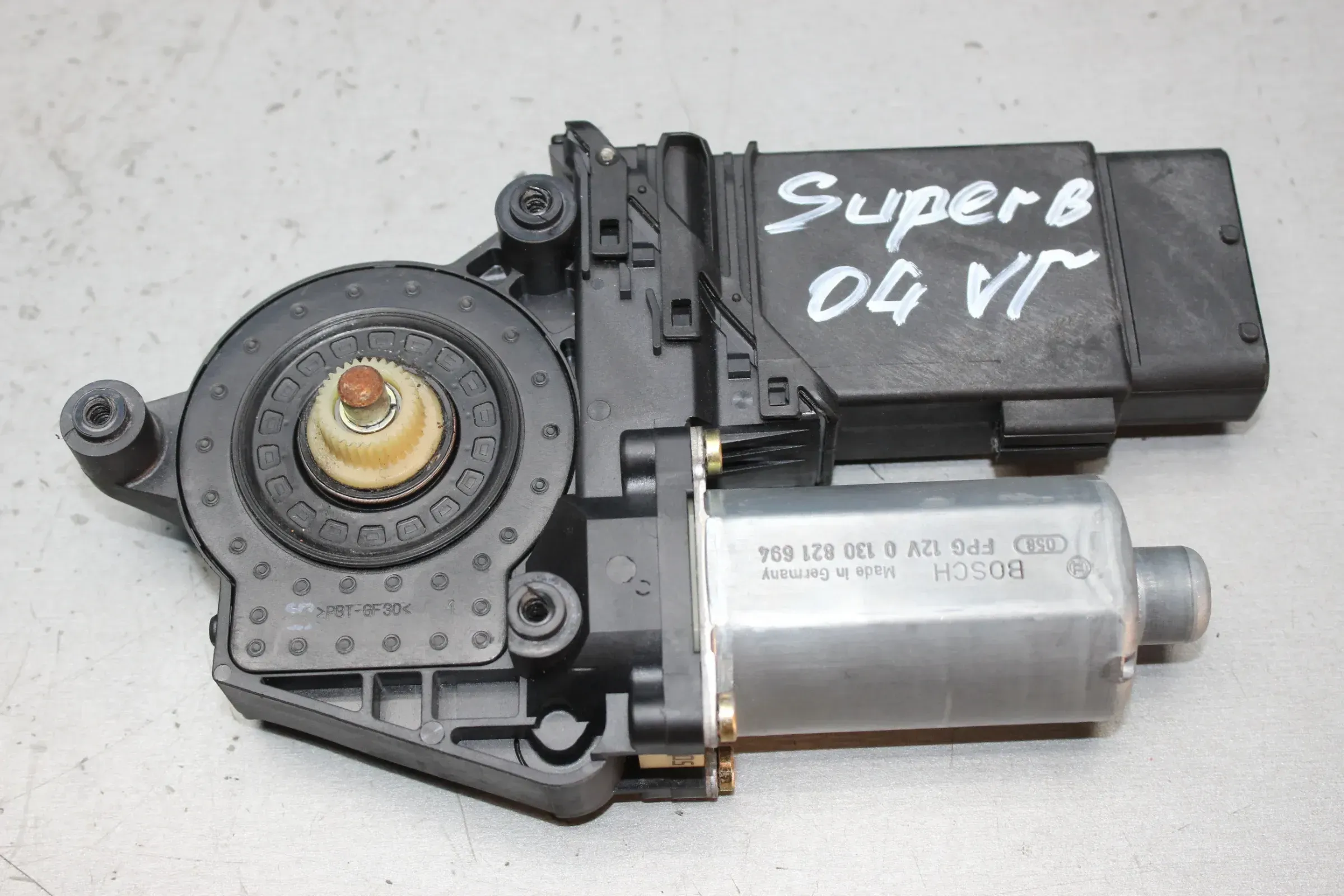 Fensterhebermotor vorne rechts 105415301, 0130821694 Skoda Superb I 3U4 Bj.04 - Bild 1