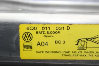 Bordwerkzeug Wagenheber Abschleppöse Öse 6Q0011031D, 6Q0012115F VW Polo 9N Bj.03 - Bild 7
