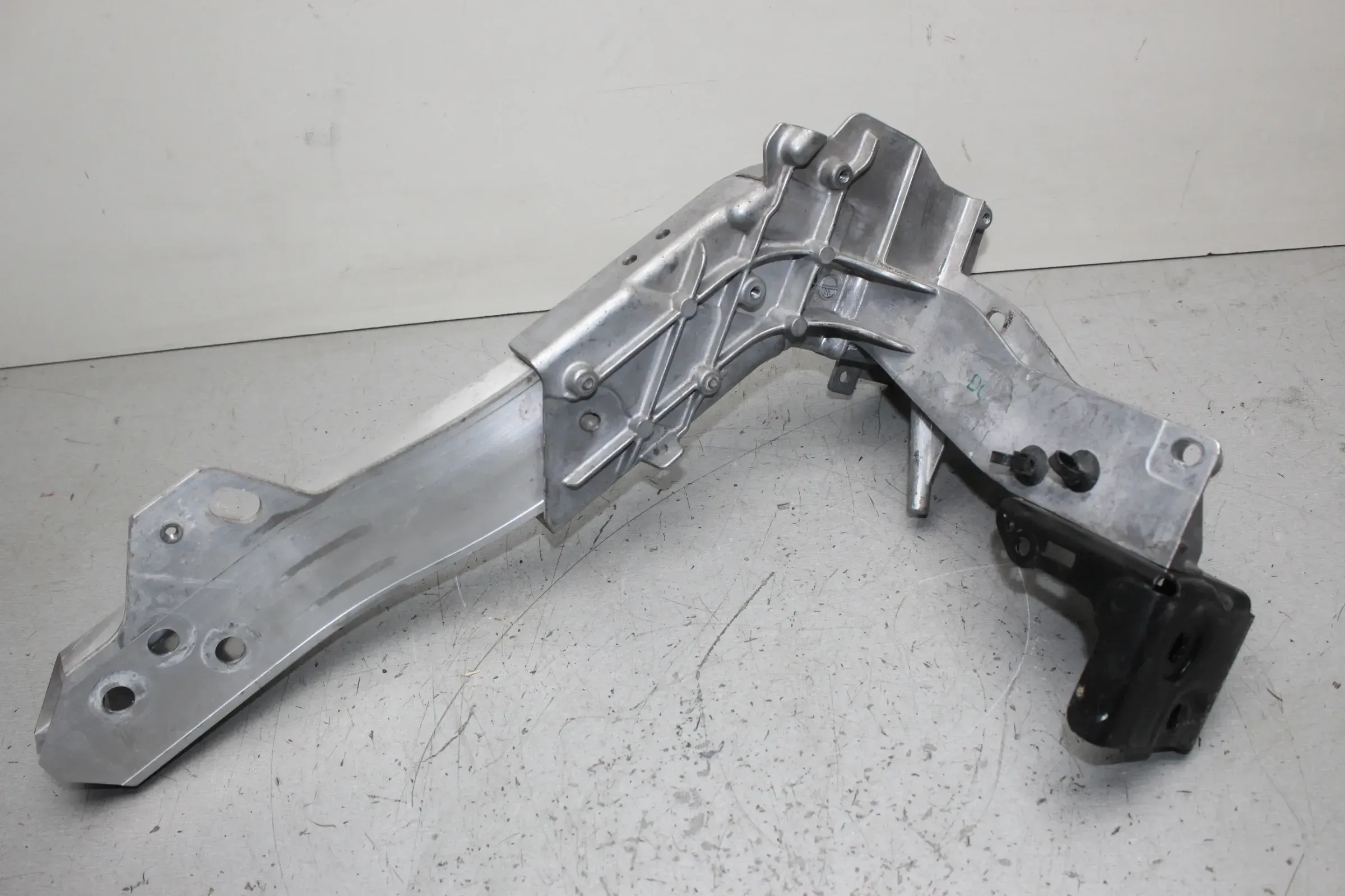 Querträger Halter Träger vorne rechts A2536210700 Mercedes GLC X253 Bj.19 - Bild 1
