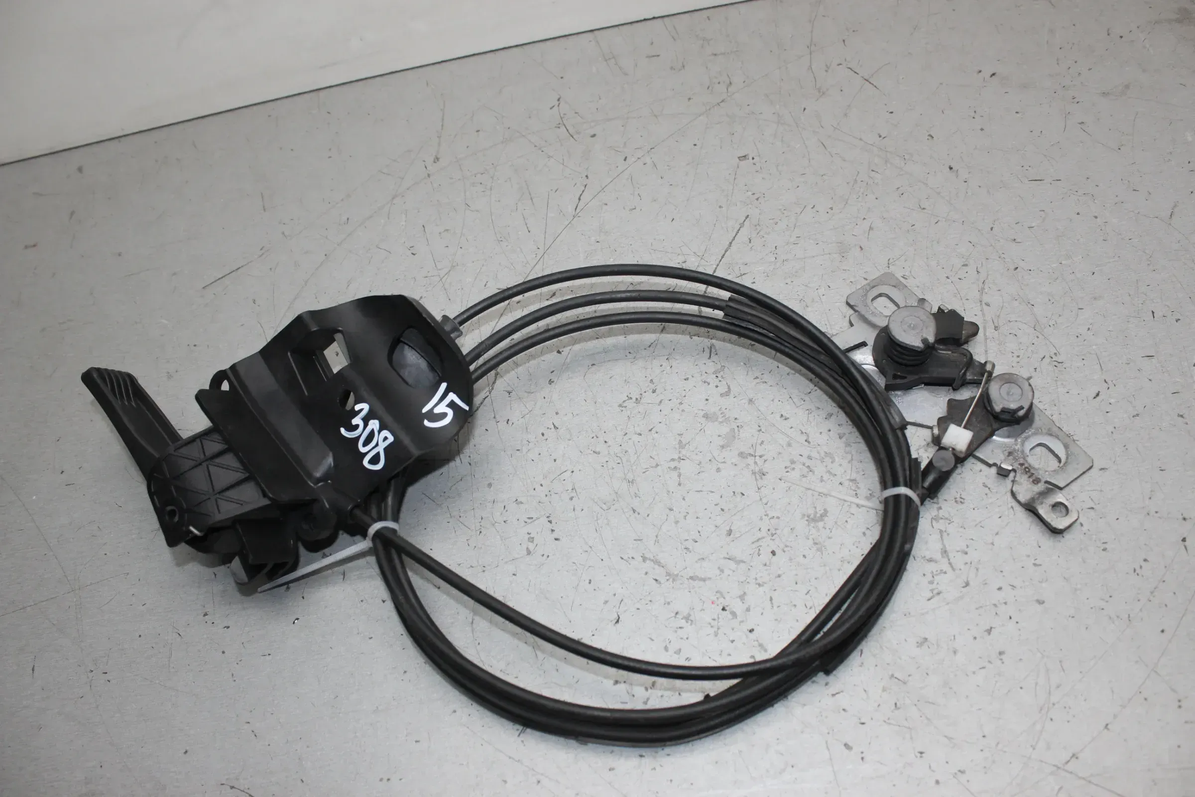Hebel Griff Öffner Bowdenzug Motorhaube Schloss vorne Peugeot 308 II SW Bj.15 - Bild 1