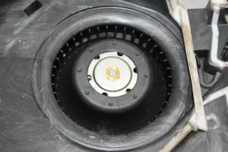 Mercedes W205 Gebläsemotor Heizung Gebläse Lüfter Mittelkonsole A2059060012 (5) - Bild 6