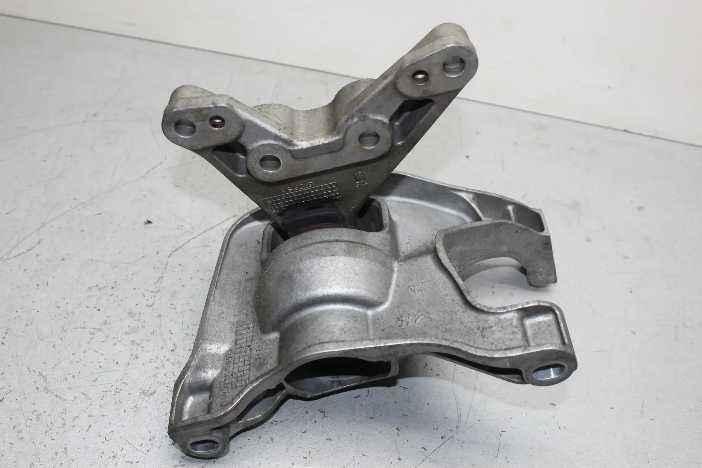 Motorhalter Motorlager Halter rechts 9800895680 Peugeot 308 II SW 1.2 THP Bj.15 - Bild 1