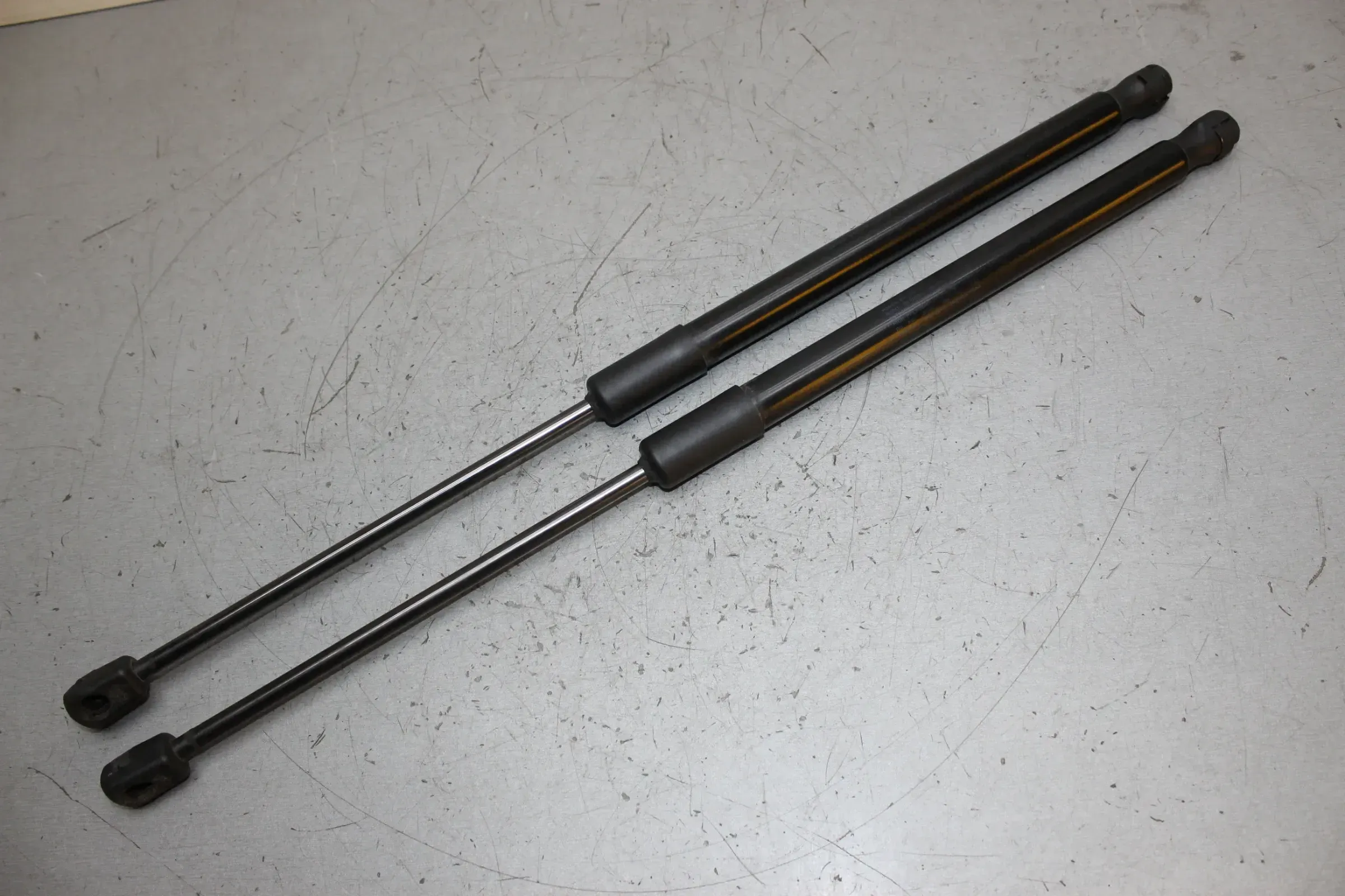2x Gasfeder Gasdruckfeder Satz Dämpfer Heckklappe 82A827552 AUDI A1 - Bild 1
