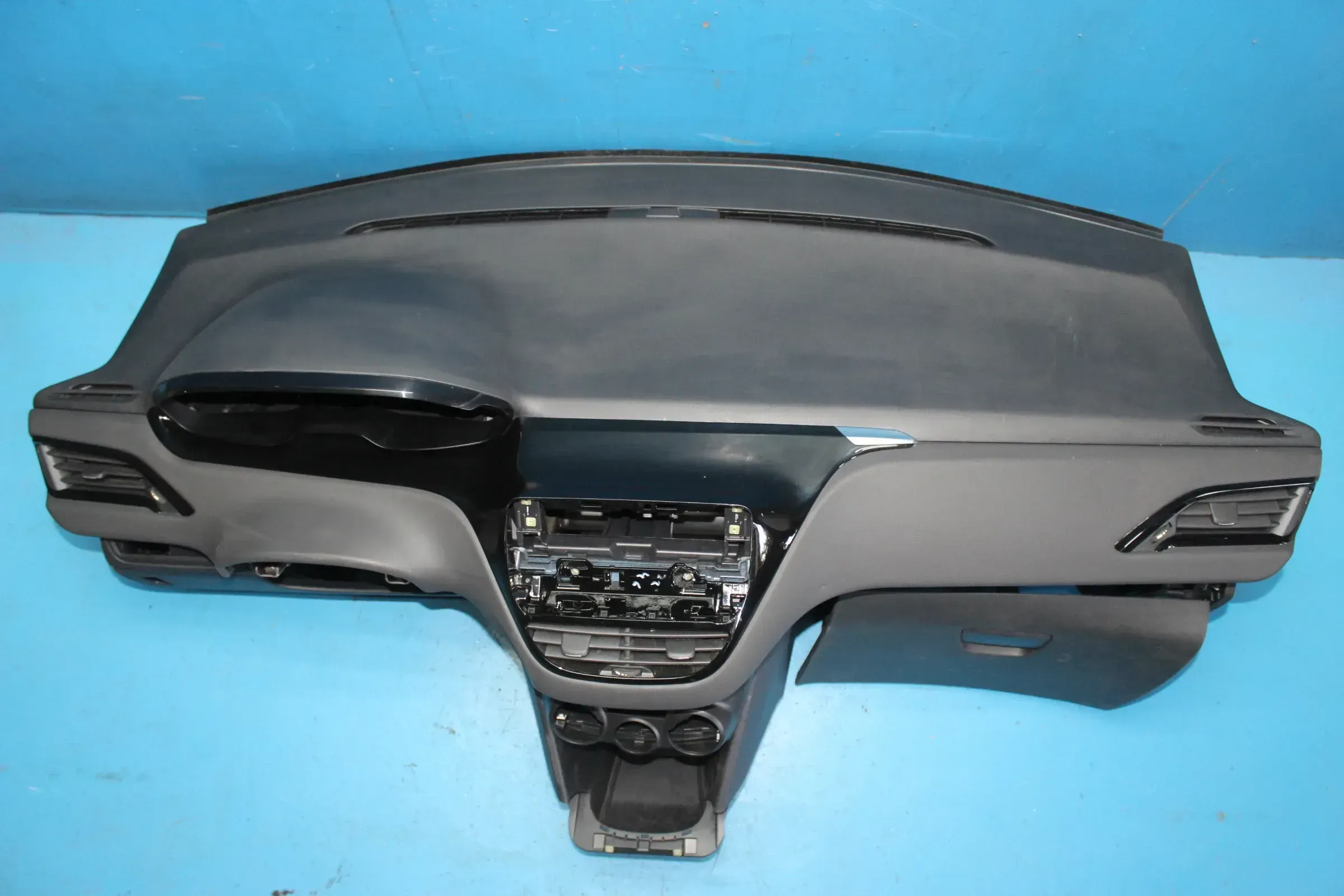 Armaturenbrett Cockpit mit Modul 9672848580 96746579ZD Peugeot 208 I CA Bj.14 - Bild 1
