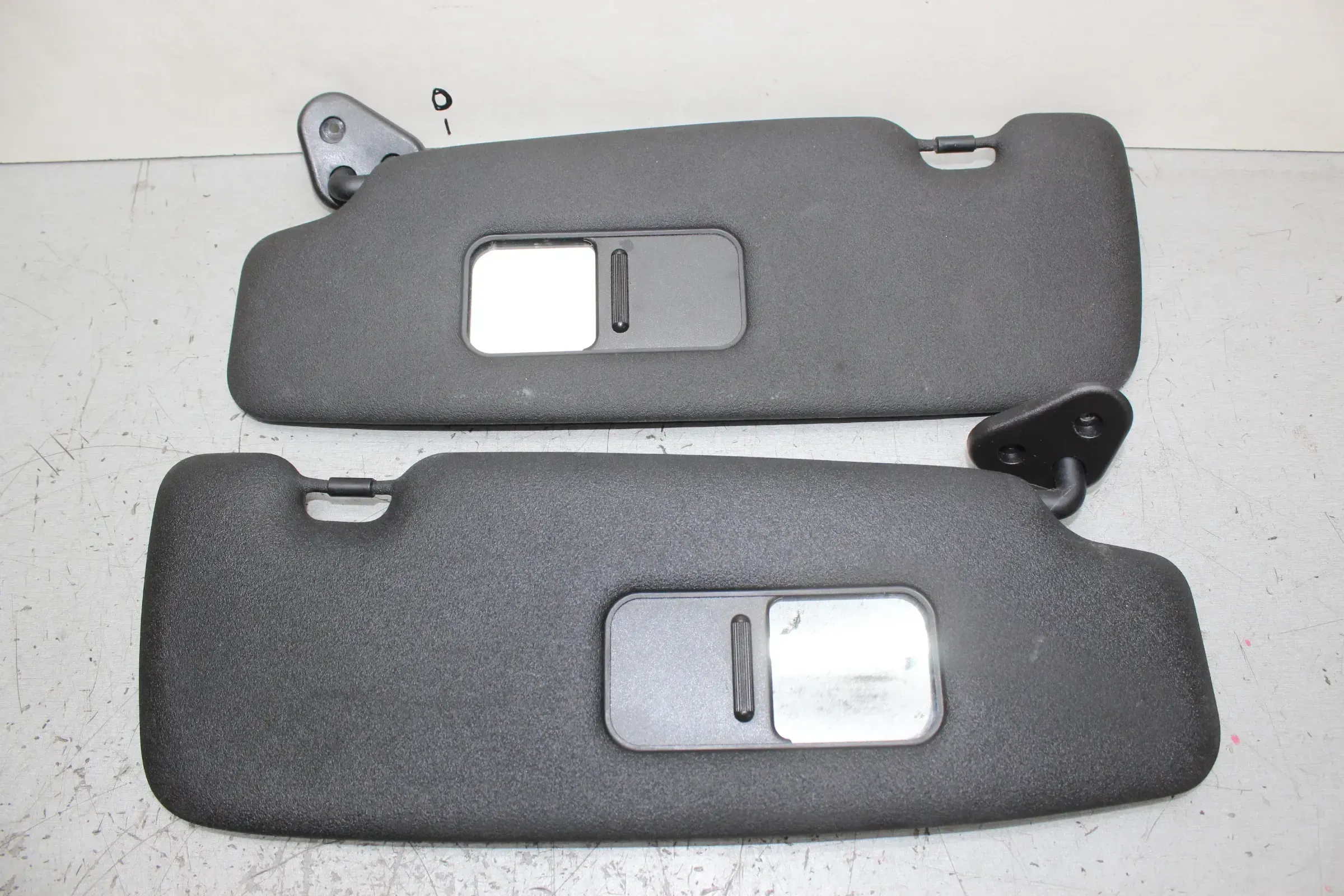2x Sonnenblende links und rechts MINI Cooper R58 Bj.13 - Bild 1