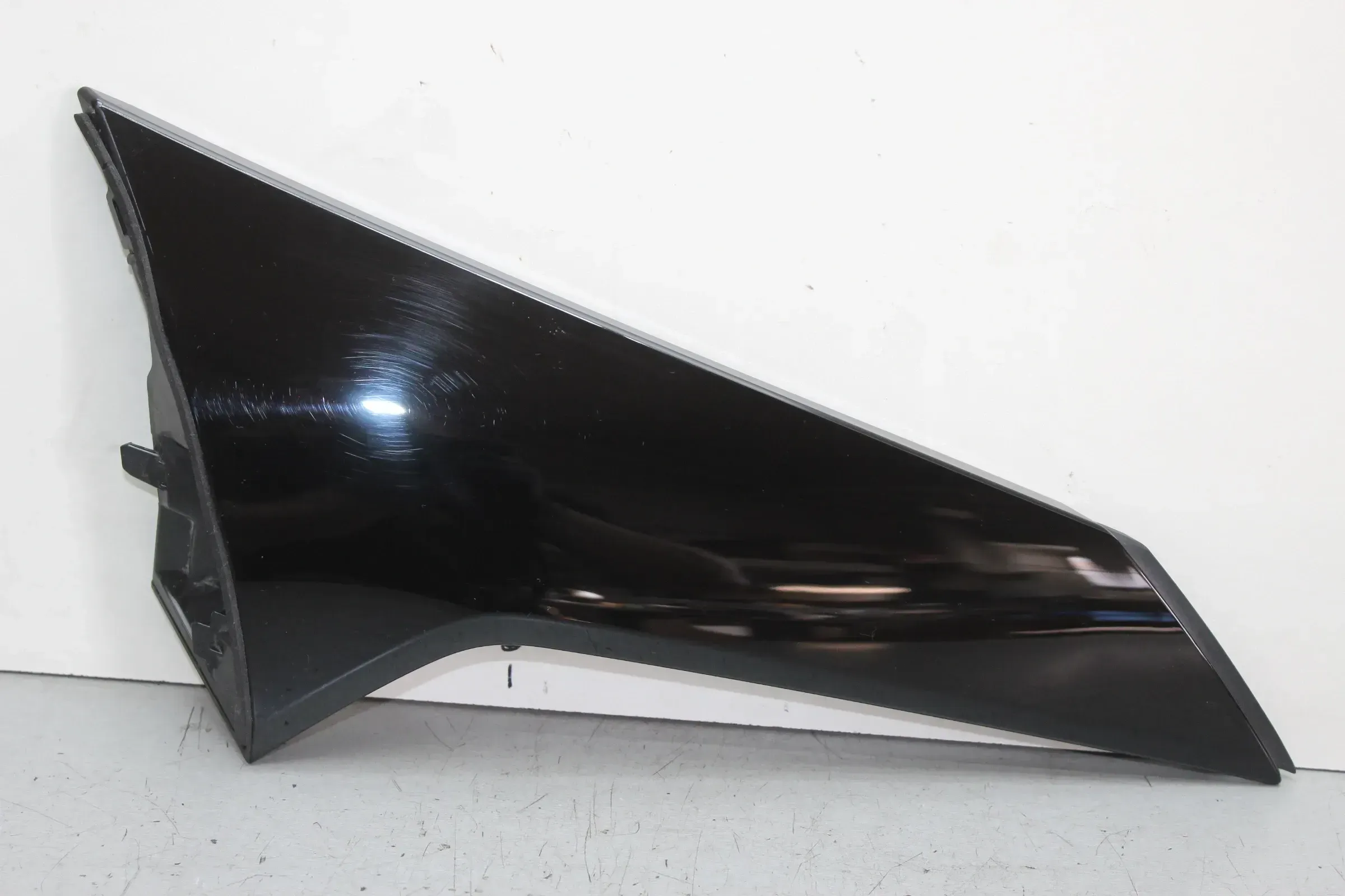 Zierleiste Leiste Blende hinten rechts Spoiler Schwarz 14B827940A VW ID.7 ED - Bild 1