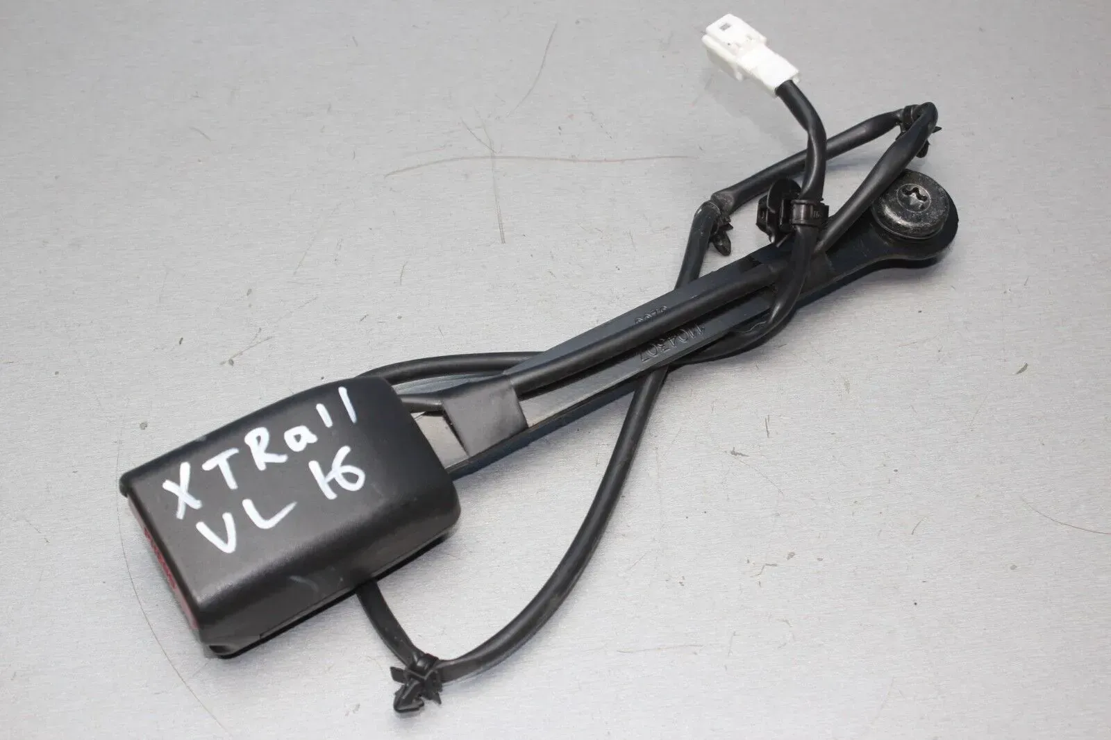 Gurtschloss Gurtpeitsche vorne links Nissan X-Trail T32 Bj16 - Bild 1