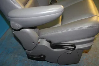 Leder Sitz 2-Reihe hinten rechts Armlehne Klappb Chrysler Voyager IV RG GY Bj.08 - Bild 4