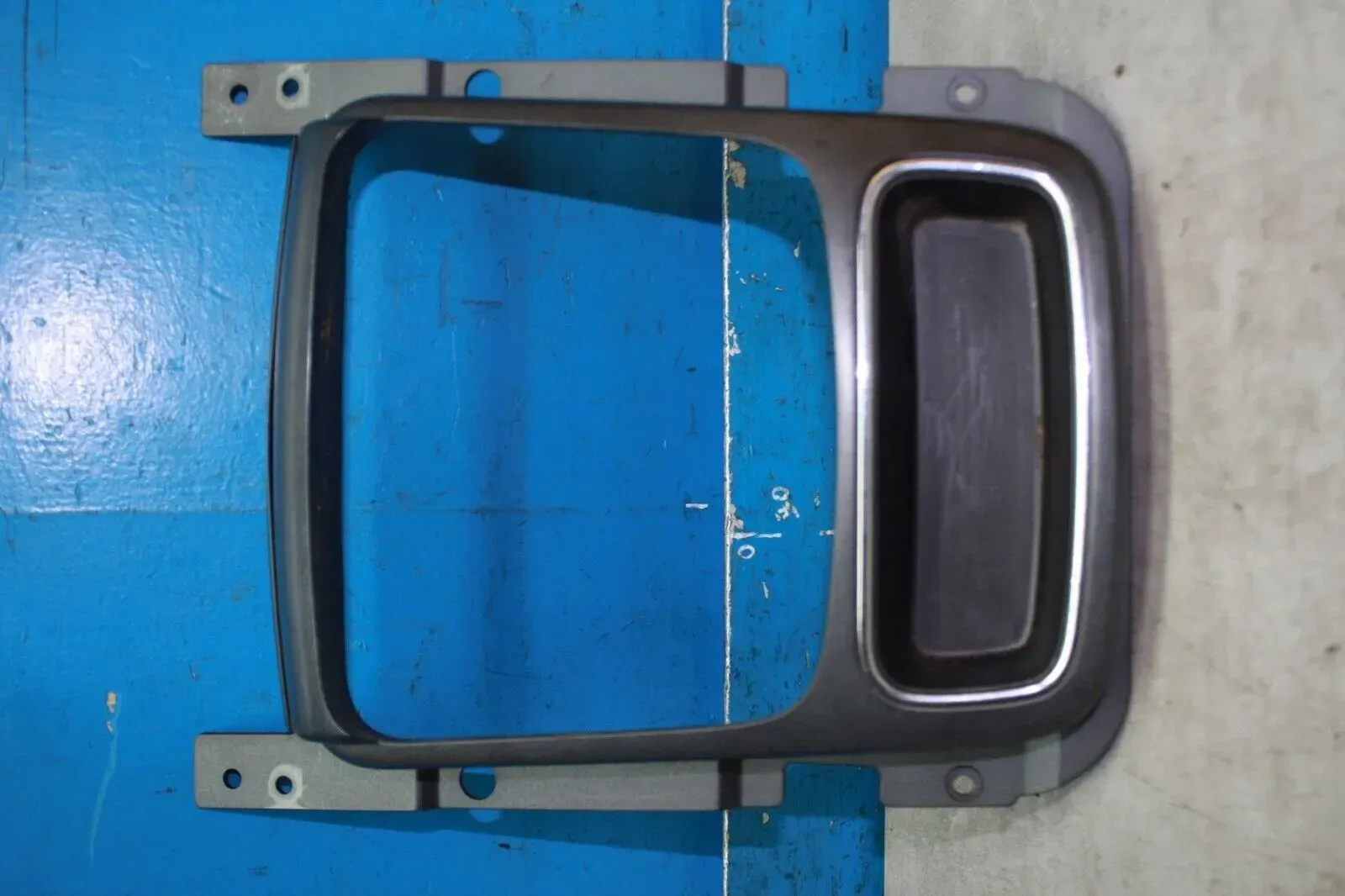 Blende Abdeckung Schaltkulisse mit Staufach Mittelkonsolle KIA Sorento I JC Bj07 - Bild 1