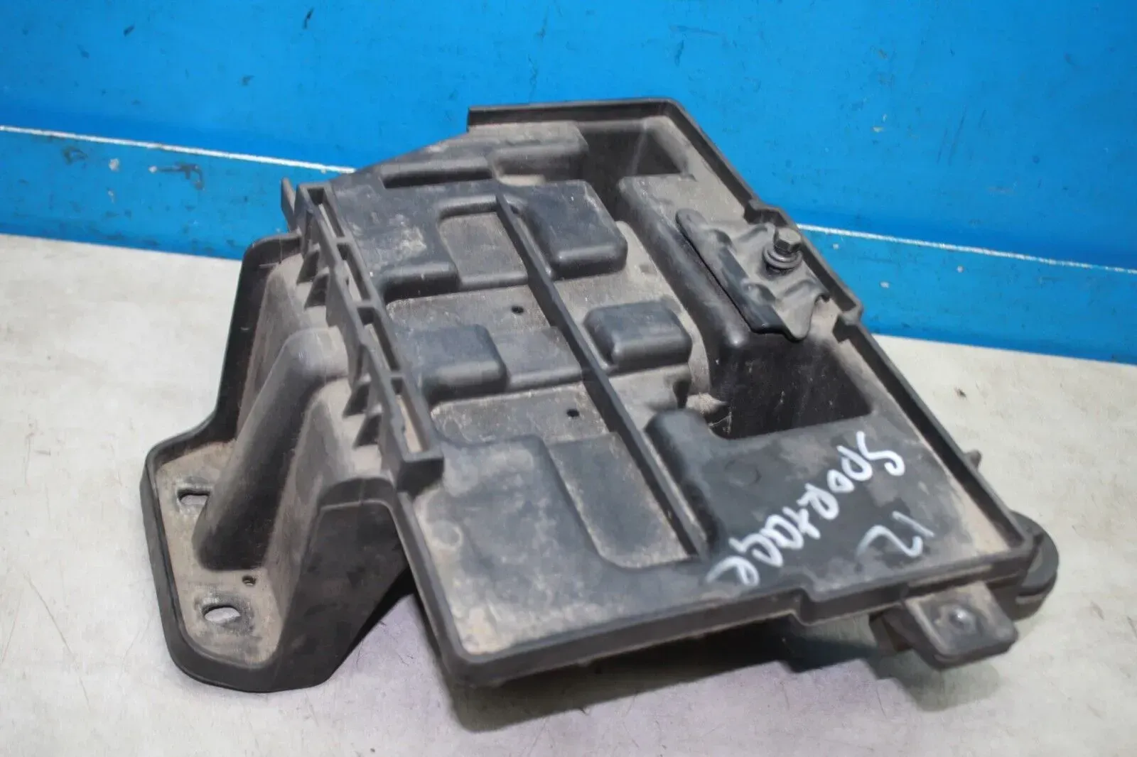 Batteriehalteplatte Batterieträger Halter 37150-2S200 KIA Sportage III SL Bj.12 - Bild 1