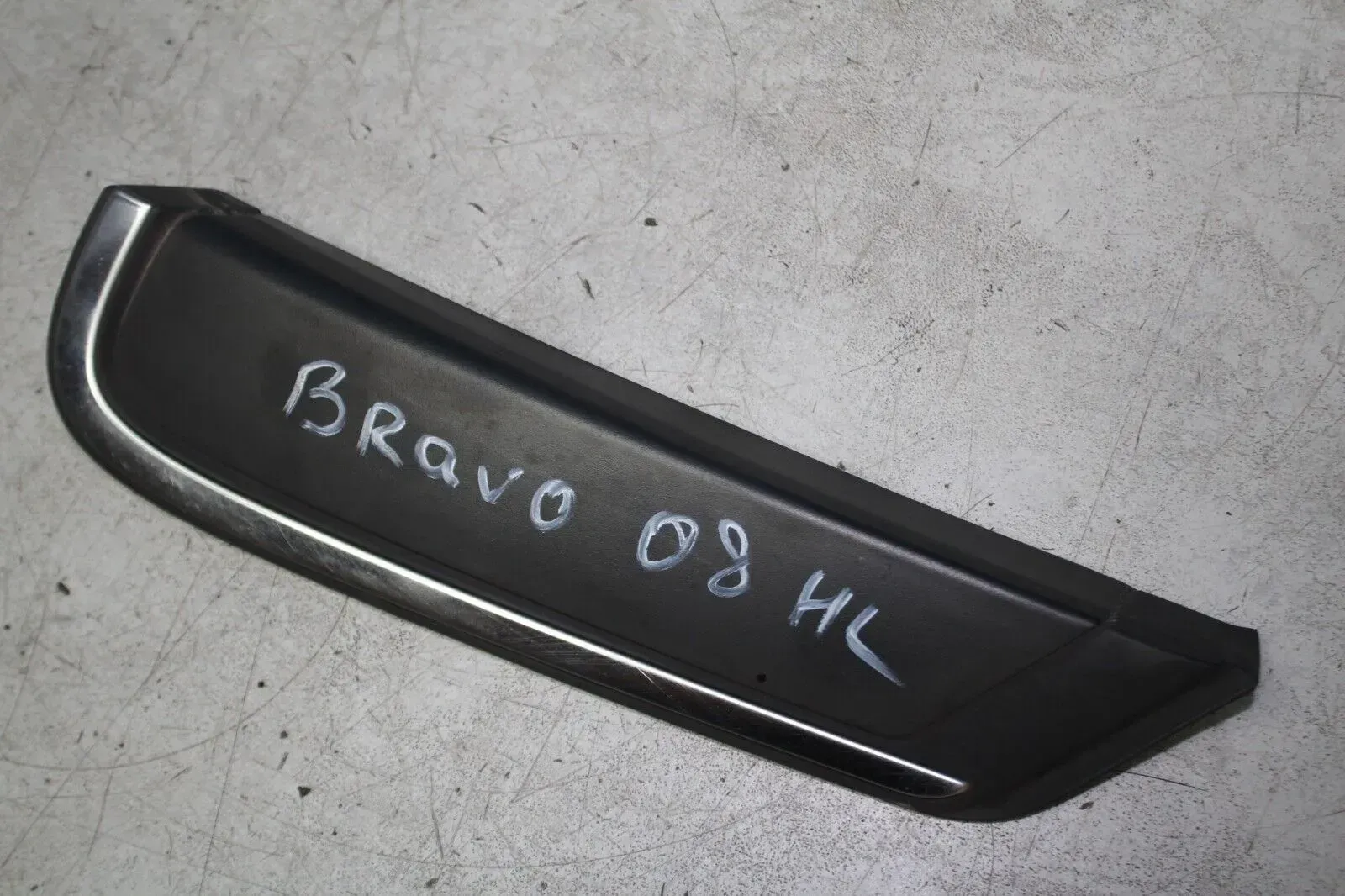 Leiste Blende außen Seitenwand hinten links 735430773 Fiat Bravo II 198 Bj.08 - Bild 1