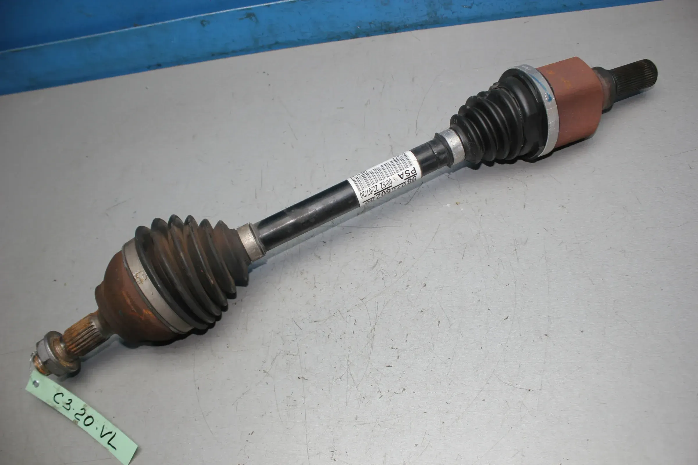Antriebswelle vorne links 9807280280 Citroen C3 III SX 1.2 THP Bj.20 - Bild 1