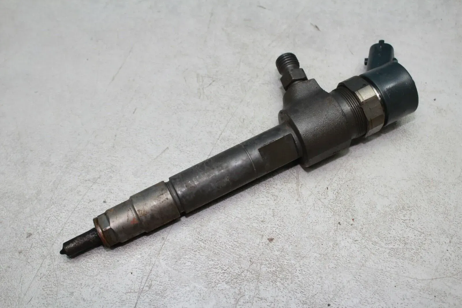 Opel Vectra C Bj.06 1.9 CDTI 1x Einspritzdüse Injektor BOSCH 0986435103 - Bild 1