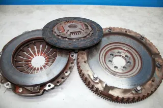 Kupplungssatz Schwungscheibe Druckplatte 302057404R Renault Clio IV 1.5 dCi Bj14 - Bild 2