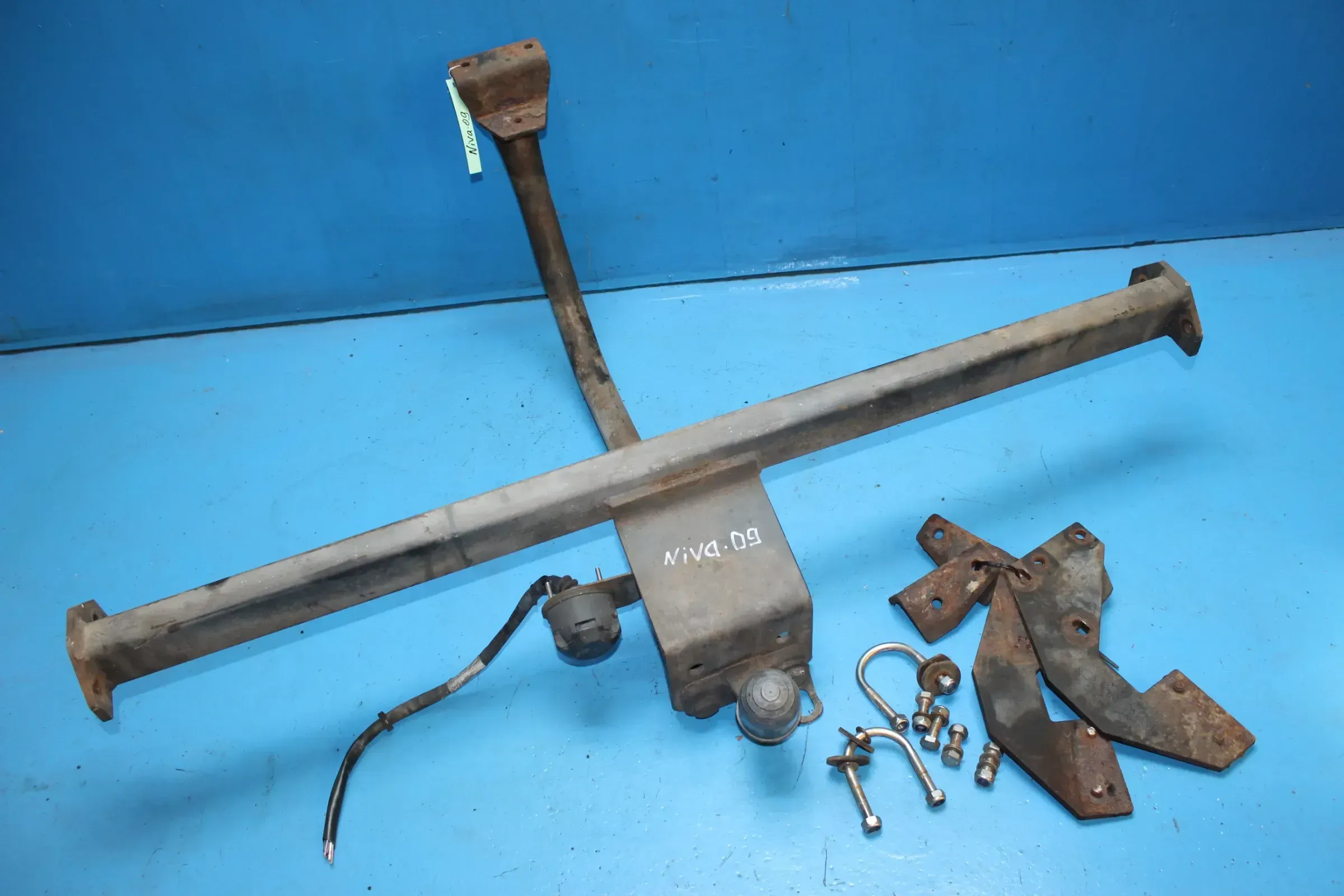 AHK Anhängerkupplung E-Dose 13-Polig Lada Niva 2121 Bj.09 - Bild 1