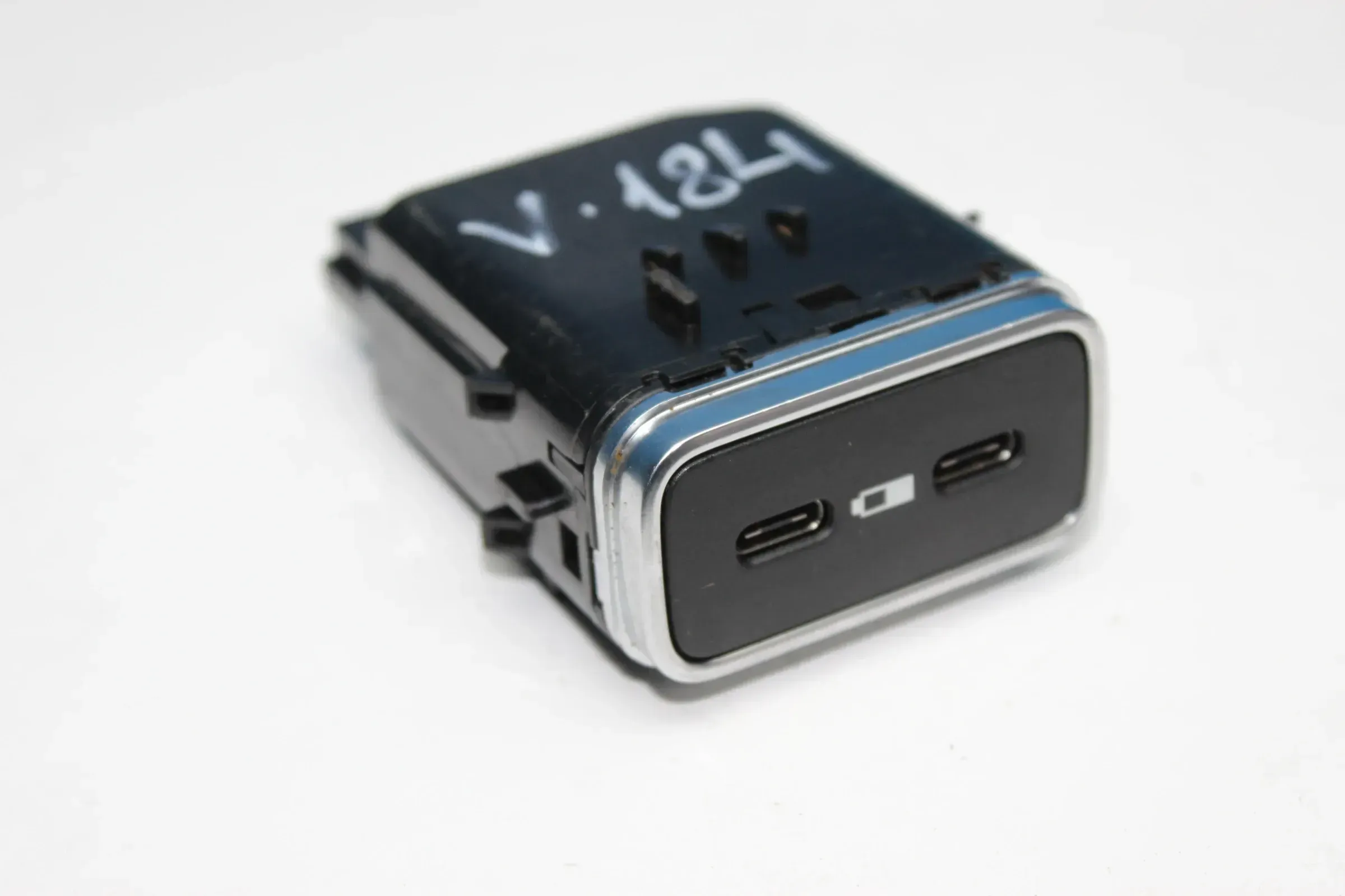 Mercedes Benz W167 Multimedia USB Charger Buchse A1678205201 - Bild 1