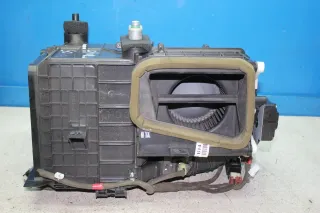Hyundai Trajet Bj.05 Gebläsemotor Lüftermotor Klimaverdampfer mit Gehäuse vorne - Bild 3