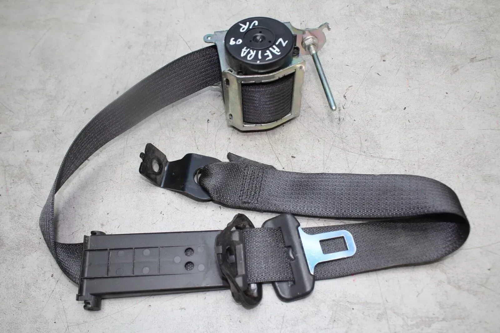 Sicherheitsgurt Gurt vorne rechts 13296206 560834801D Opel Zafira B Bj.09 - Bild 1