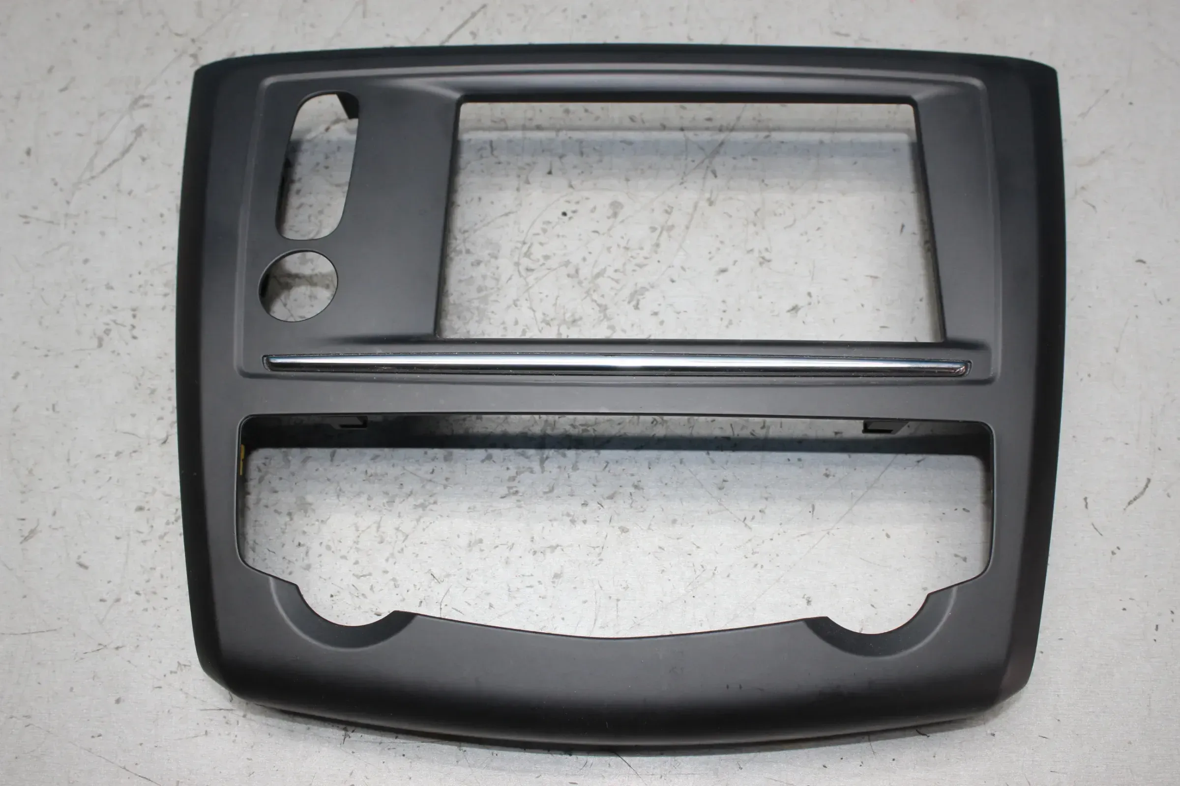 Radioblende Radio Rahmen Blende Abdeckung 681043286R Renault Kadjar Bj.16 - Bild 1