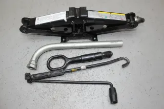 Wagenheber Abschleppöse Öse 5Q0011031D, 8K0805615 Skoda Octavia III 5E Bj.15 - Bild 1