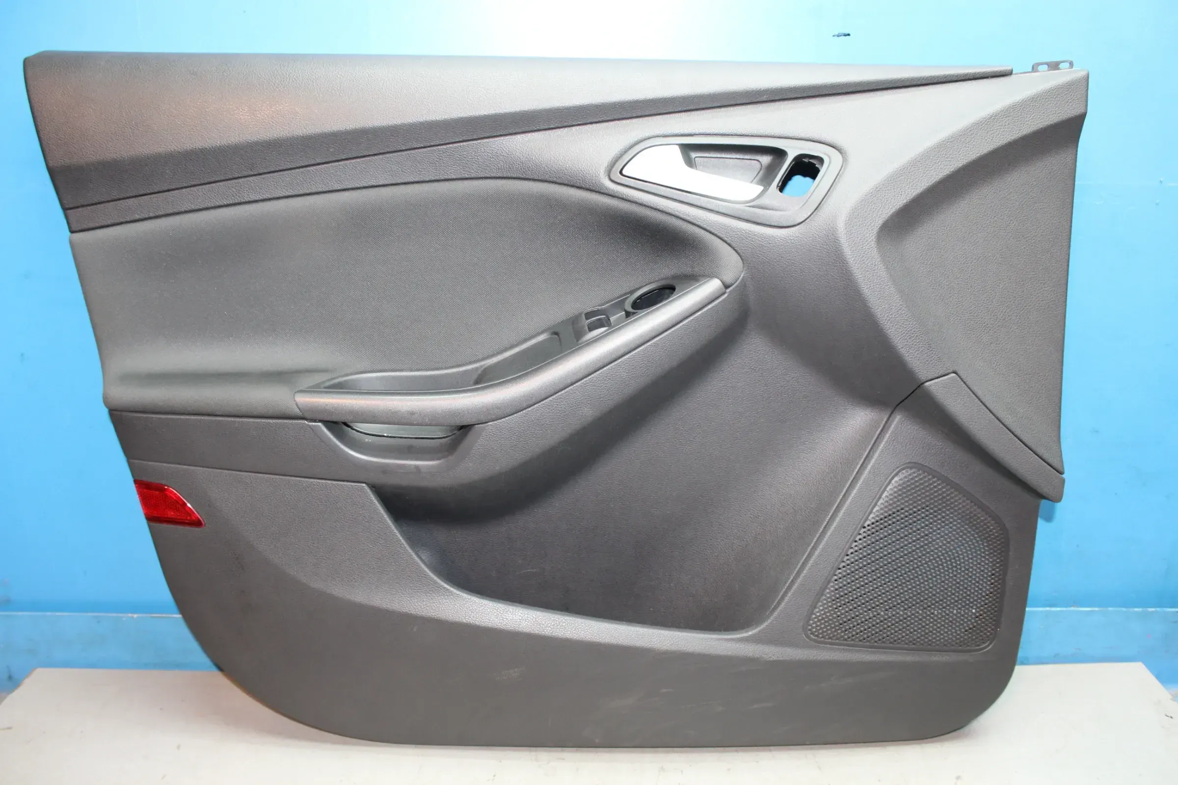 Türverkleidung Türpappe Türgriff Griff vorne links Ford Focus III 3 DYB Bj.15 - Bild 1