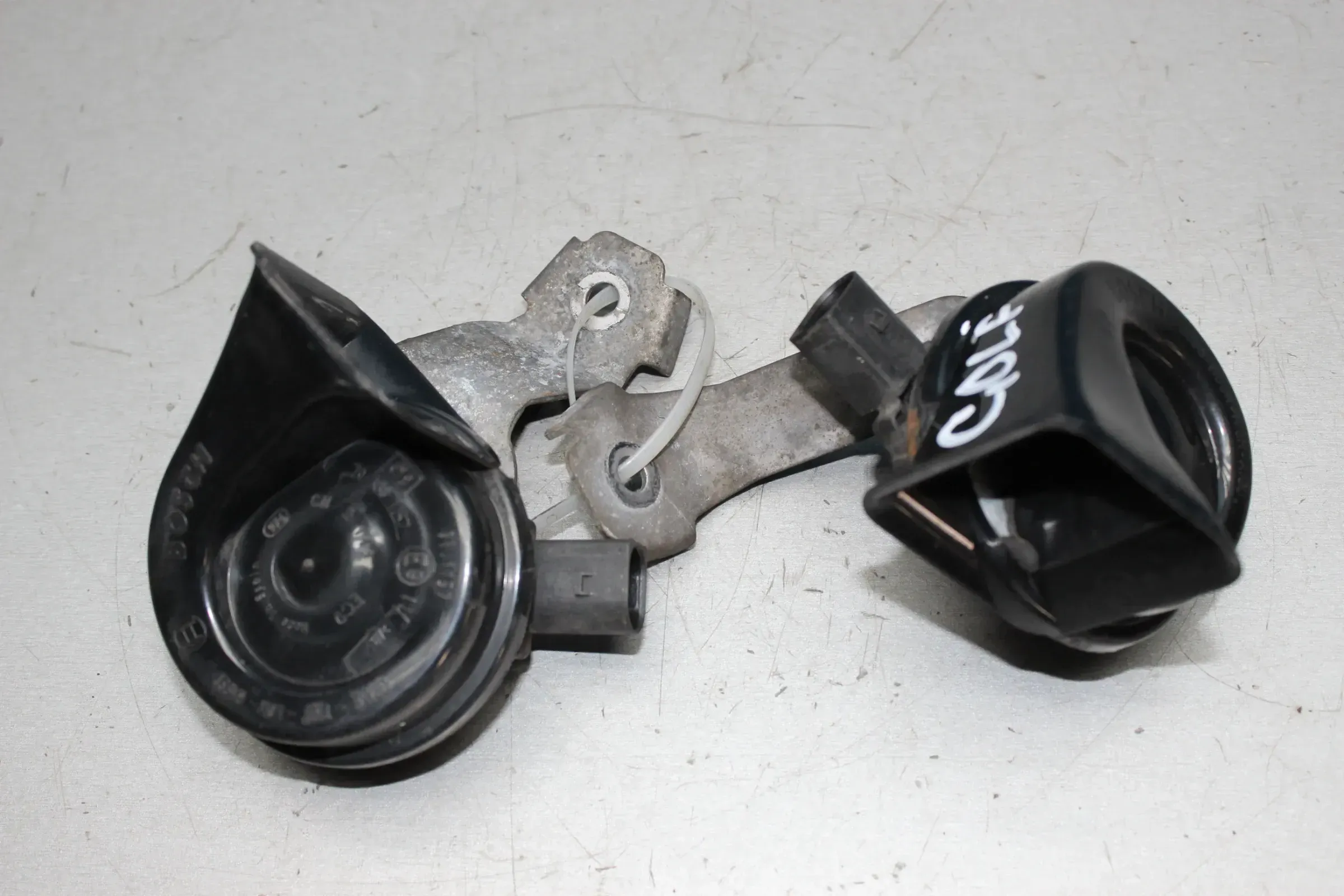 Hupe Klaxon Horn Signalhorn 1K0951223A ,1K0951206G VW Golf V 1K Bj.05 - Bild 1
