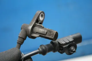 Lada Priora 2171 Bj.10 ABS Sensor Raddrehzahl vorne rechts = links 1118-3538350 - Bild 2