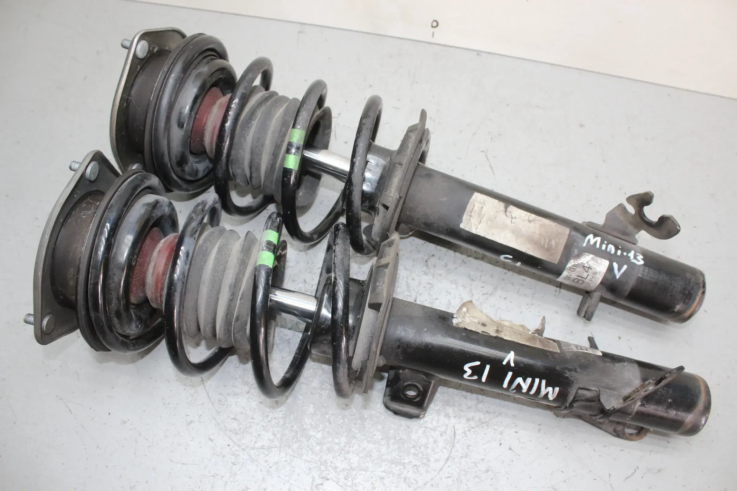 Stoßdämpfer Federbein vorne links rechts 22245215 22245216 MINI Cooper R56 Bj.13 - Bild 1