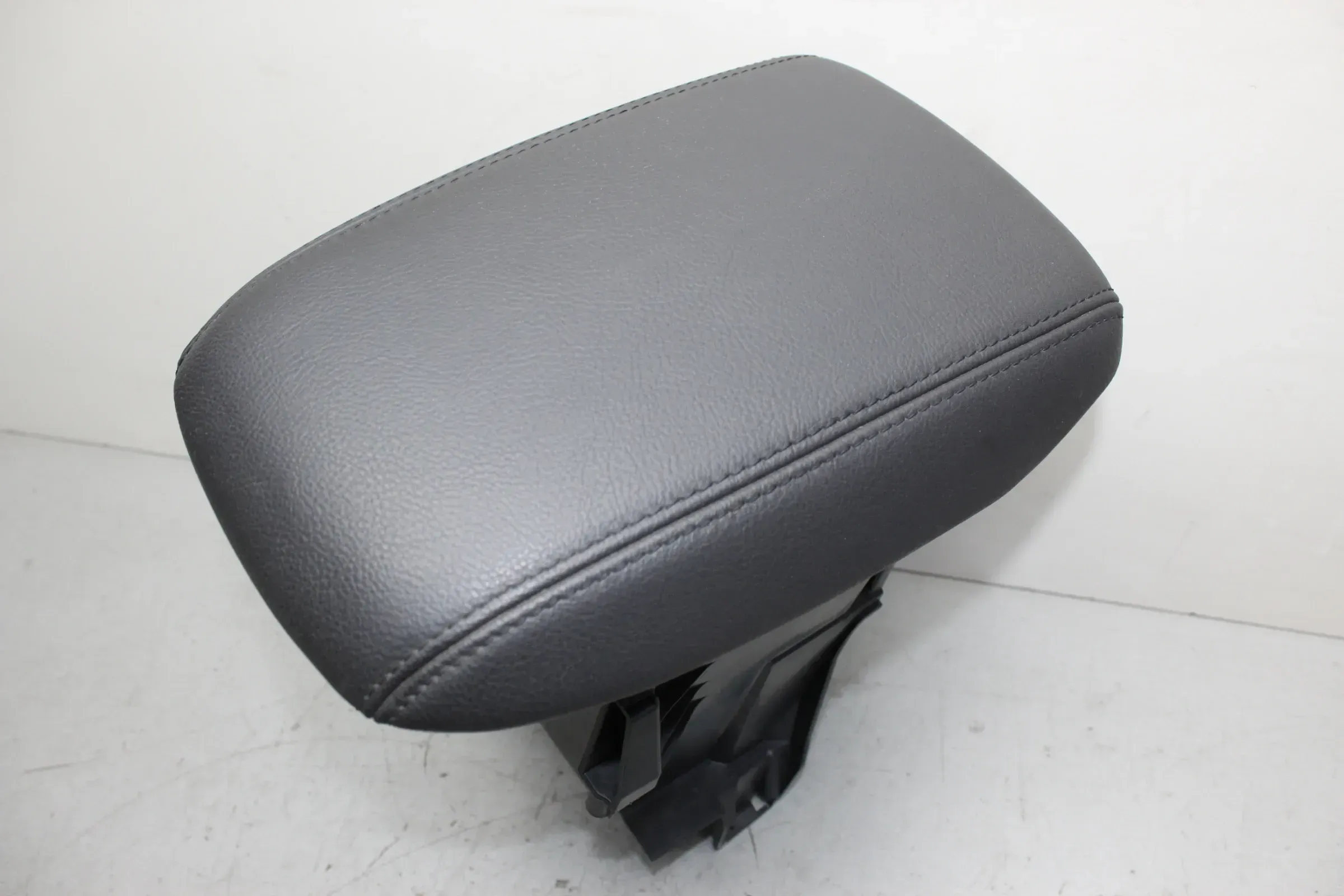 Mittelarmlehne Leder Armlehne mit Fach 1427435XCB Ford Focus III 3 DYB Bj.15 - Bild 1