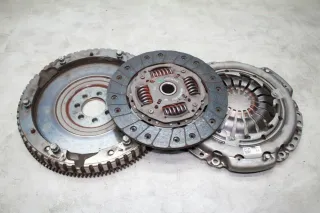 Schwungrad Schwungscheibe Druckplatte 302103950R Renault Clio 4 Bj.15 - Bild 1