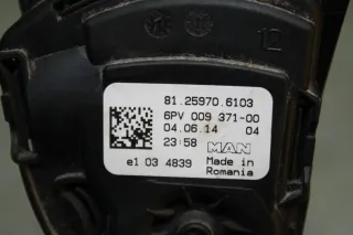Gaspedal Gas Pedal Fahrpedal Gaswertgeber 81259706103 MAN TGM 15.250 Bj.14 - Bild 3