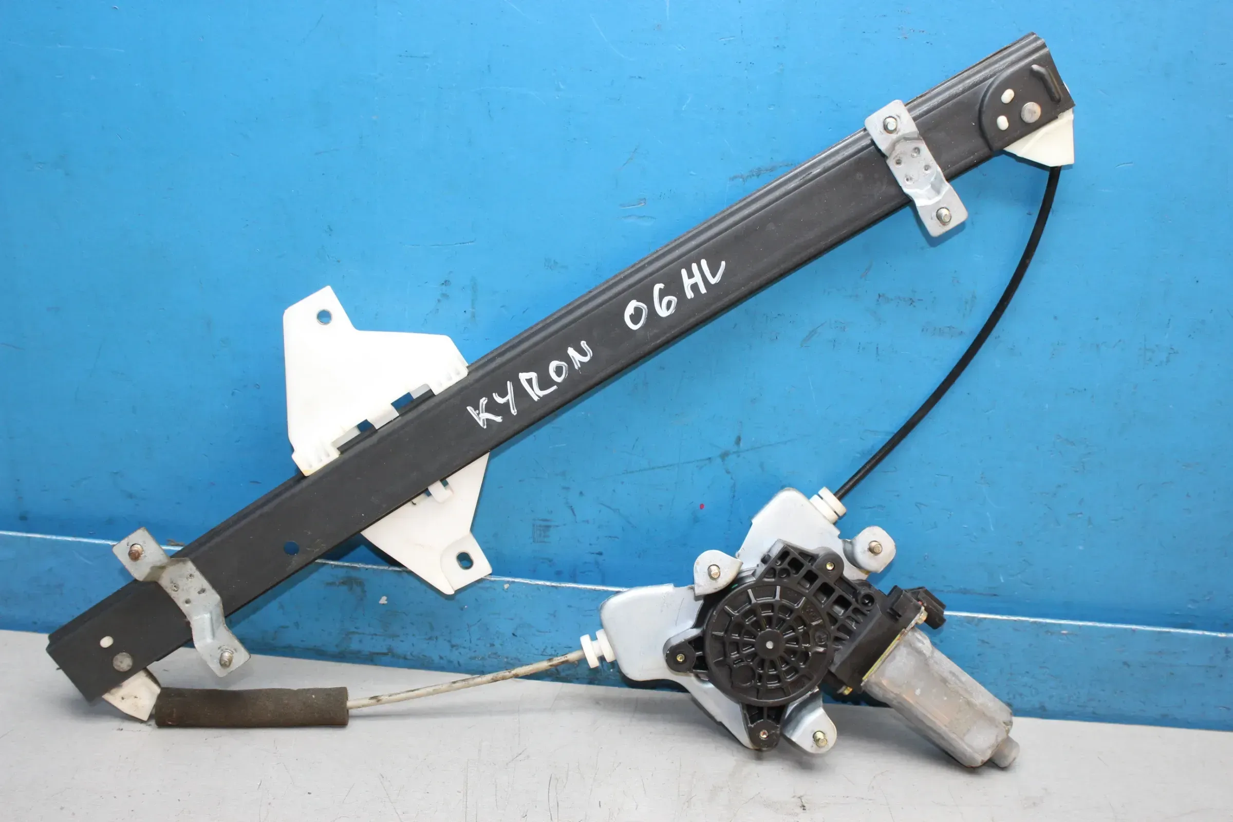 Fensterheber Motor mit Gestänge hinten links SsangYong Kyron Bj.06 - Bild 1