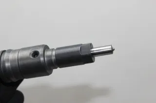 RENAULT Premium Iveco Injektor Einspritzdüse BOSCH R0563-1064 - Bild 2