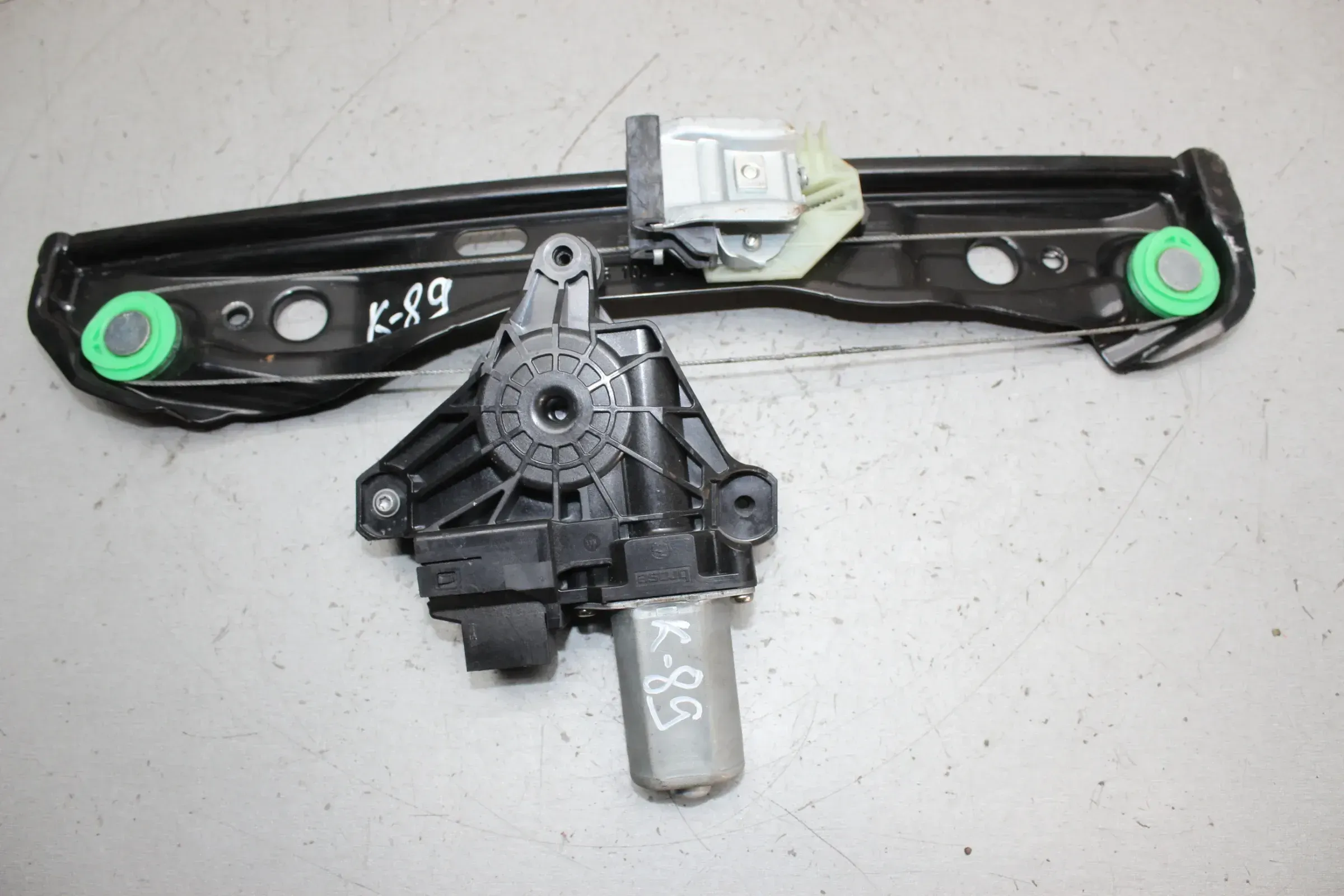 Fensterhebermotor mit Gestänge hinten links Brose 968740-100 Mercedes Benz W246 - Bild 1
