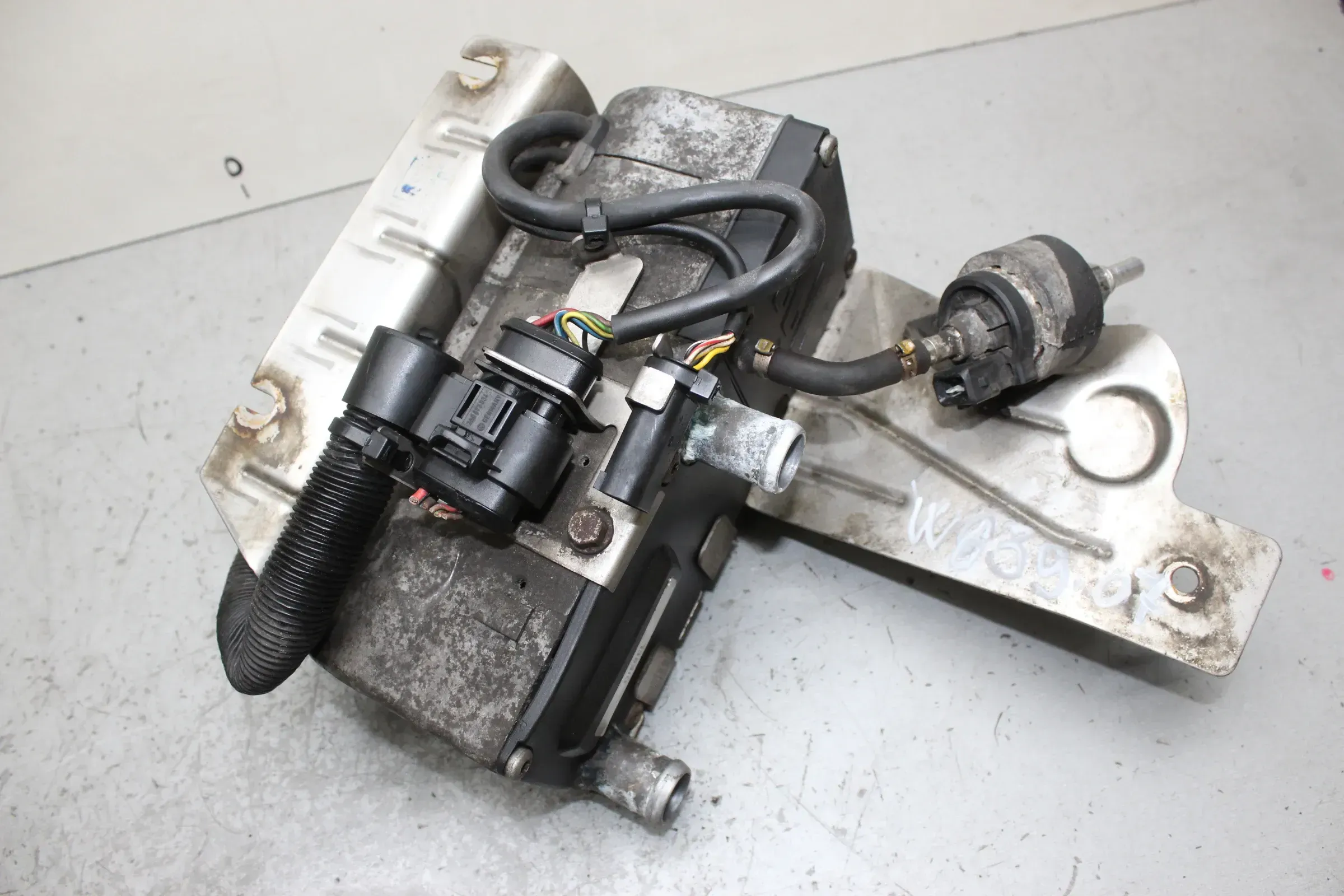 Heizgerät Standheizung HYDDRONIC D5WS 6398301861 Mercedes Benz W639 Bj.07 - Bild 1