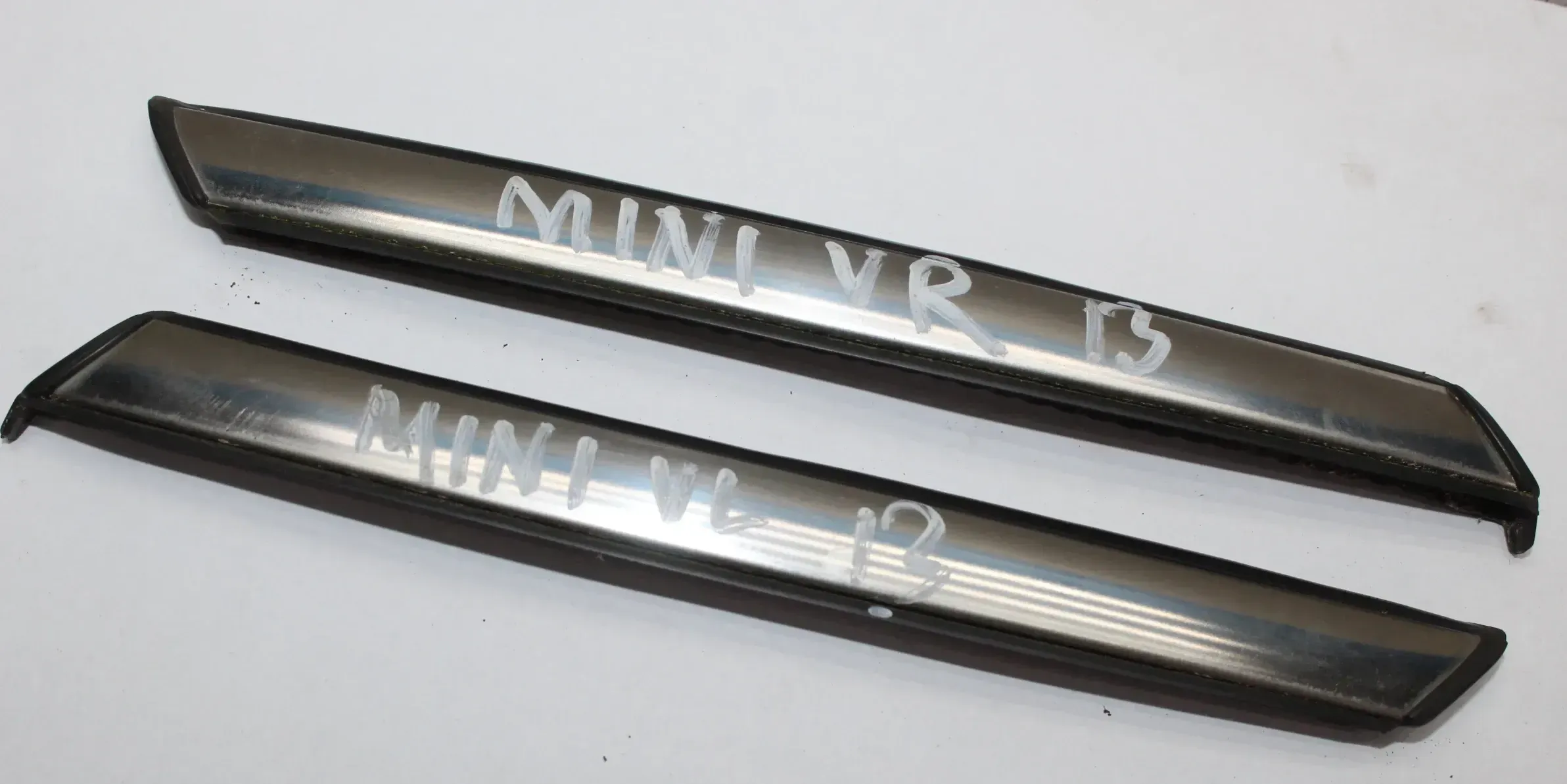2x Zierleiste Leiste Kotflügel vorne links und rechts MINI Cooper R58 Bj.13 - Bild 1