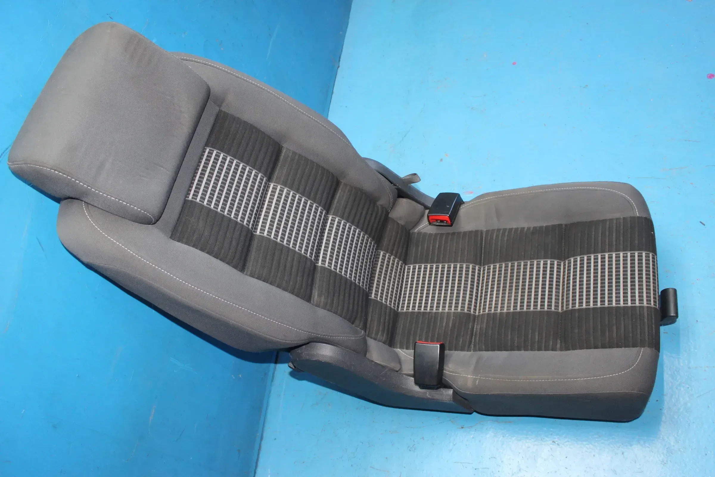 Sitz hinten mitte 2te Reihe VW Touran 1T1 1T2 Bj.08 - Bild 1