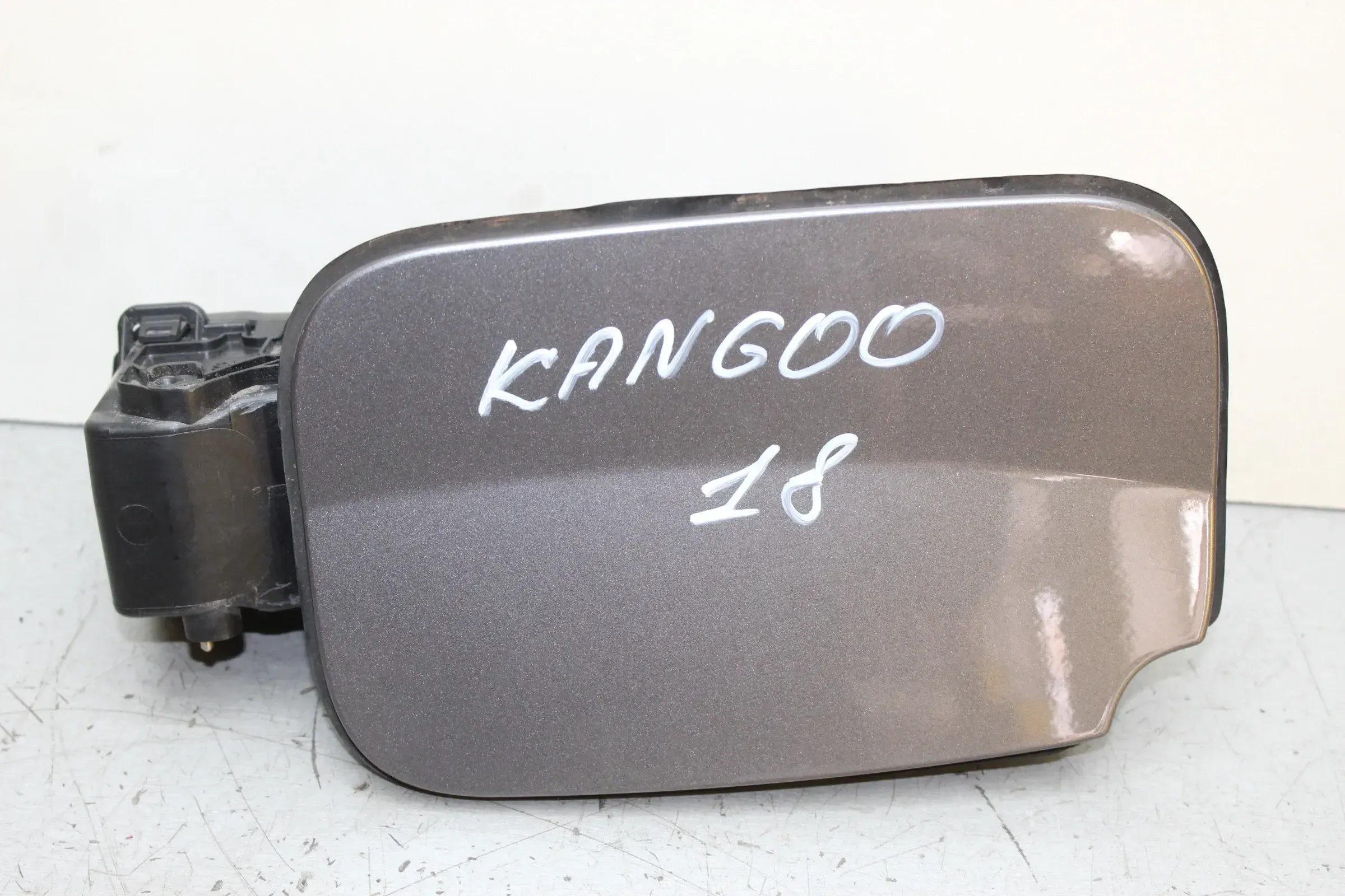 Tankklappe Diesel Tank Deckel farbe TEKNG, Grau Renault Kangoo II 2 KW_ Bj.18 - Bild 1